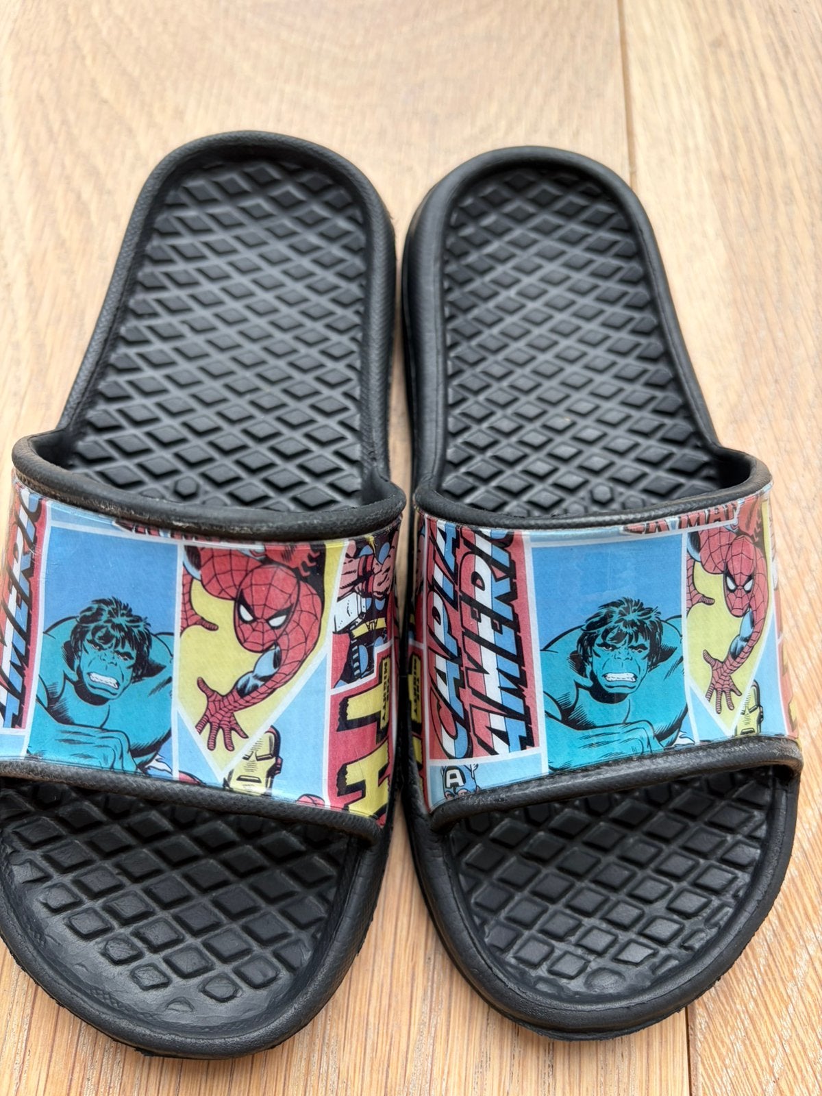 Badslippers Spiderman Hulk mt 28/29 zeer goede staat!, Gebruikt, Overige typen, Ophalen of Verzenden, Jongen