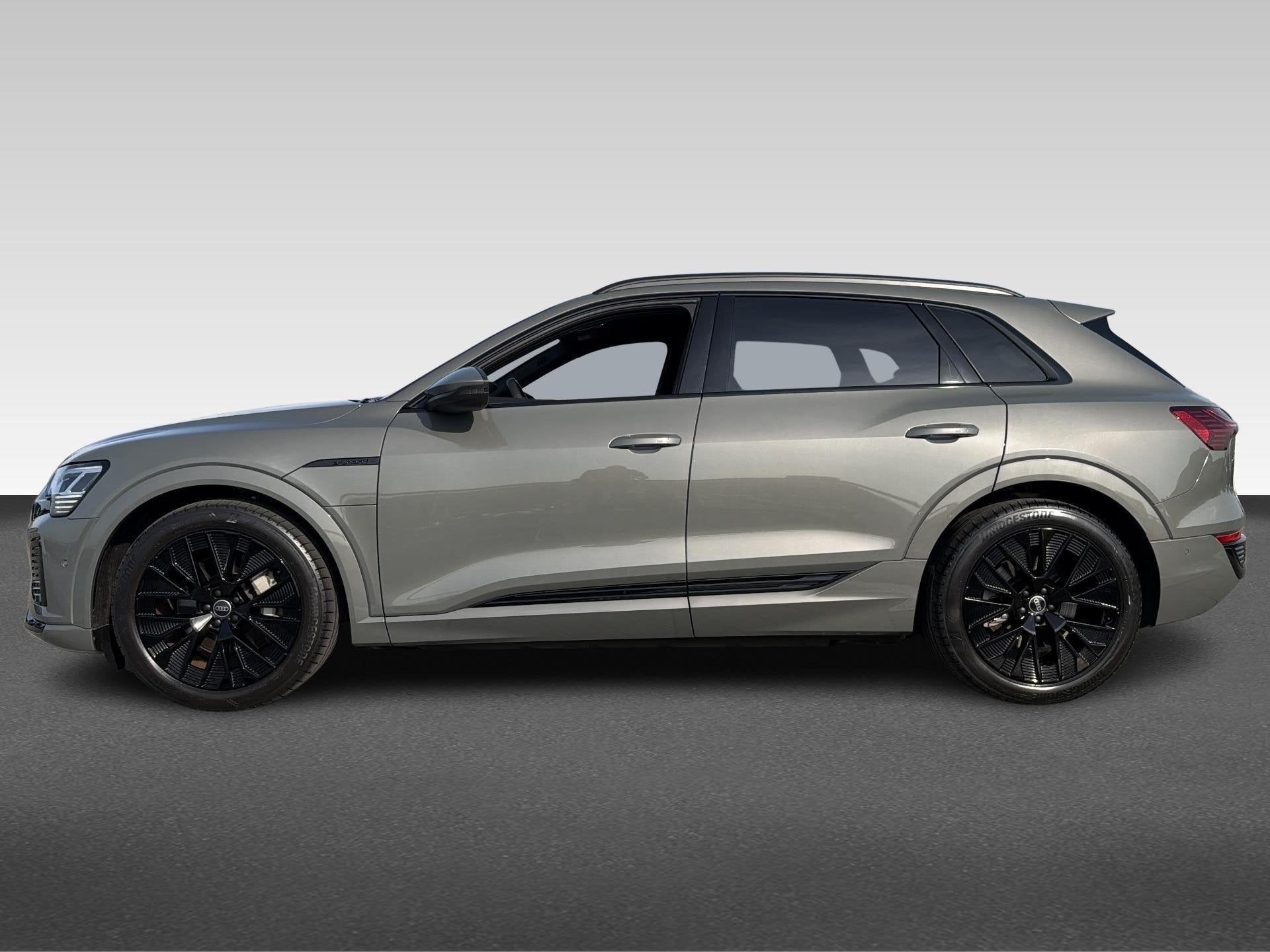 Audi Q8 e-tron 50 quattro 95kWh 340pk S Edition, Automaat, 131 €/maand, Zwart, Lichtsensor