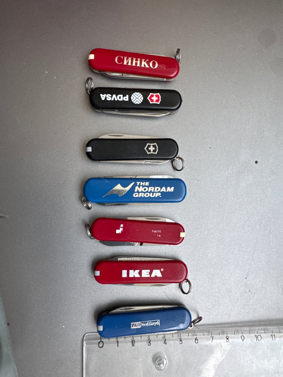 Set van 7 Victorinox Classic SD zakmessen met reclame, Ophalen of Verzenden, Gebruikt