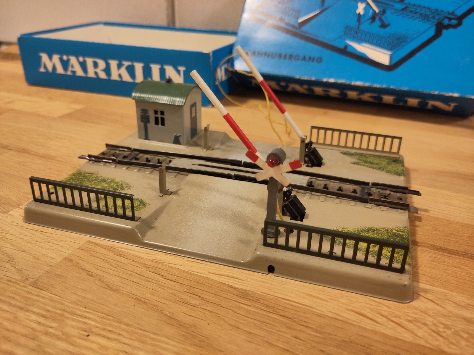 Märklin 7054 mechanische overweg, verlicht Andreaskruis, Wisselstroom, Gebruikt, Overige typen, Ophalen of Verzenden
