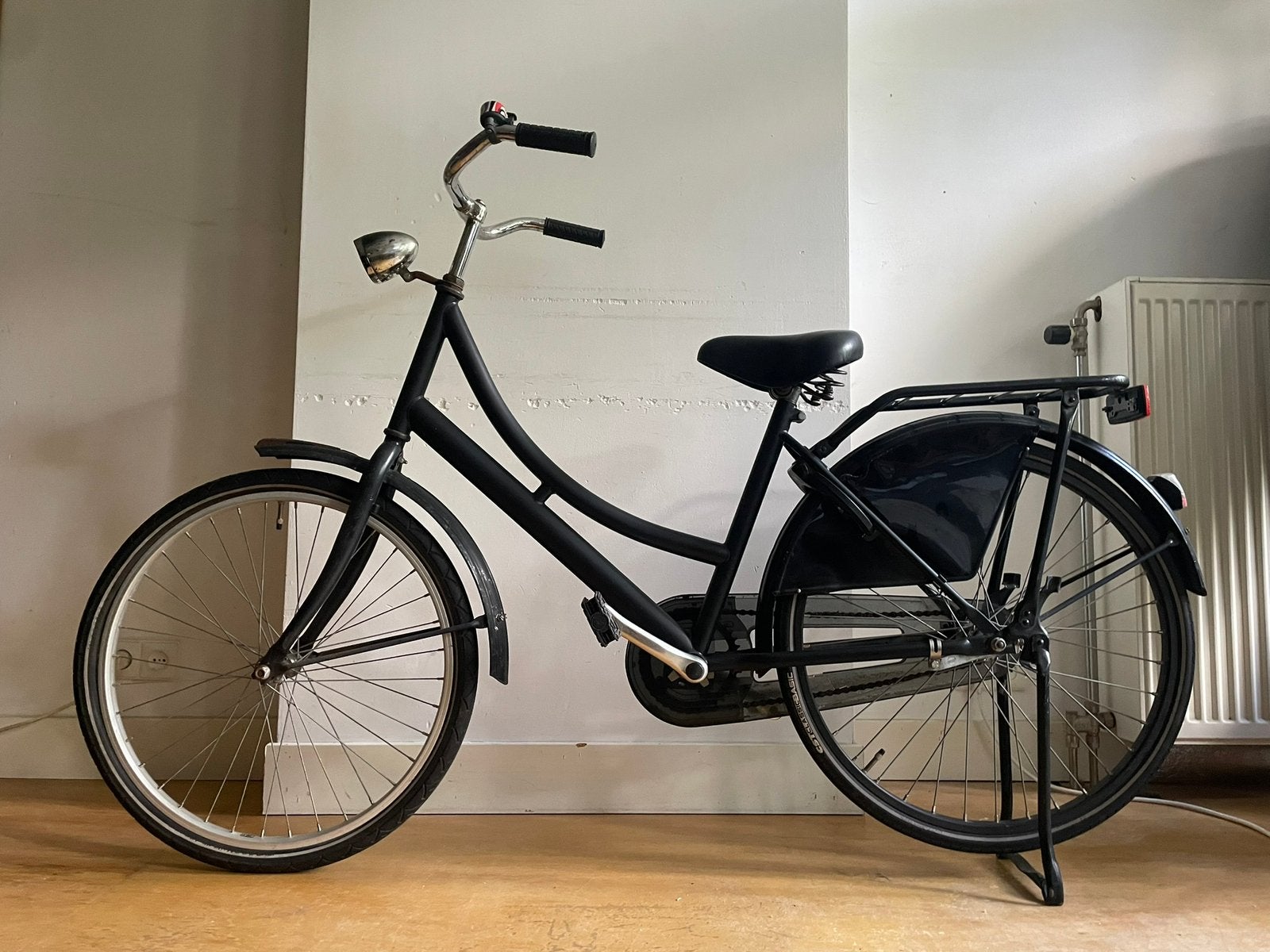 Stoere grote meidenfiets, 24 inch, zwart, goeie banden, Fietsen en Brommers, Fietsen | Meisjes, Ophalen, Gebruikt, Terugtraprem