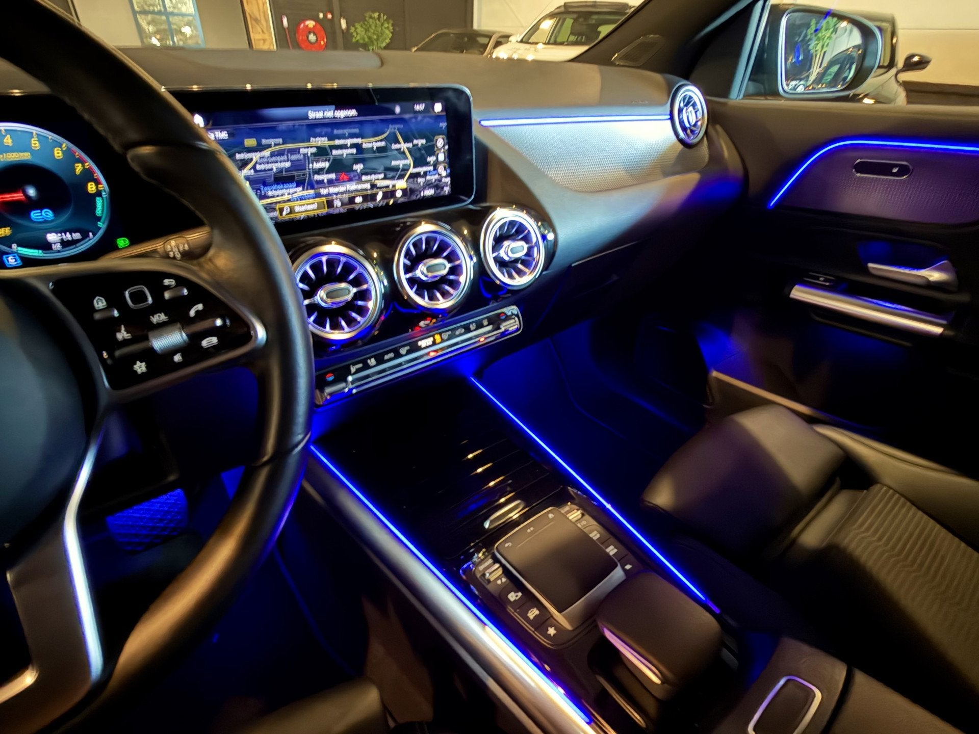 Mercedes-Benz GLA 250e Luxury LED|Camera|Sfeer|Leer Zwart, Gebruikt, Met garantie (alle), Leder en Stof, Zwart