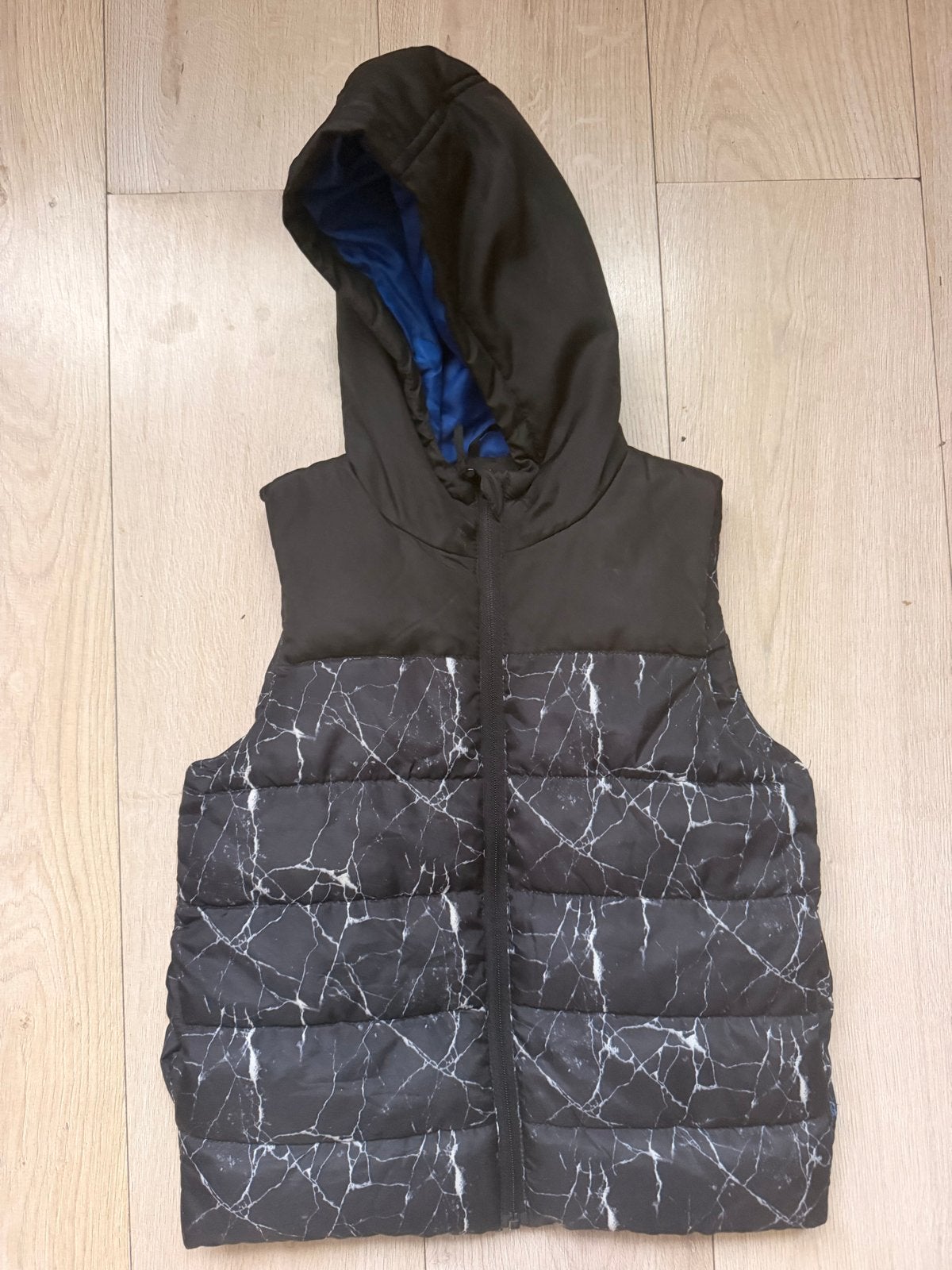 YFK Bodywarmer met capuchon, maat 134/140 (8-10 jaar), Kinderen en Baby's, Ophalen of Verzenden, Gebruikt, Jongen of Meisje, Jas