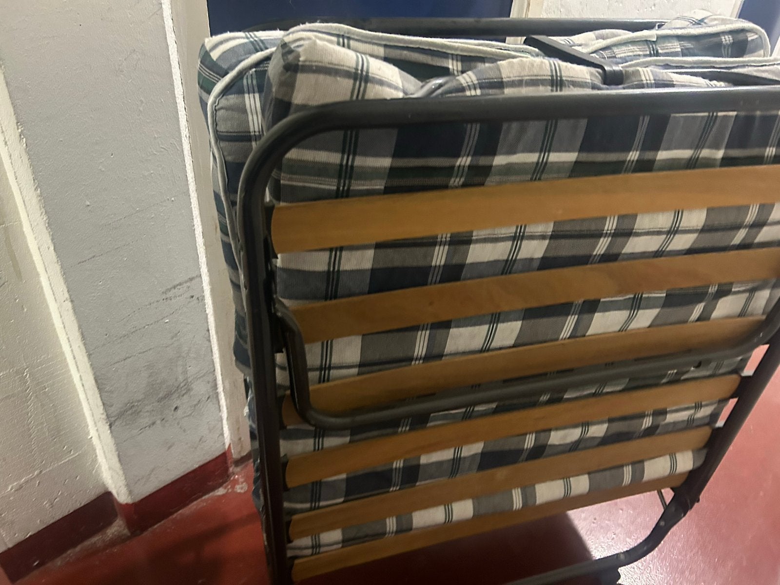 Opvouwbaar logeerbed met geruit matras, Ophalen, Gebruikt, Eenpersoons, 190 cm of minder