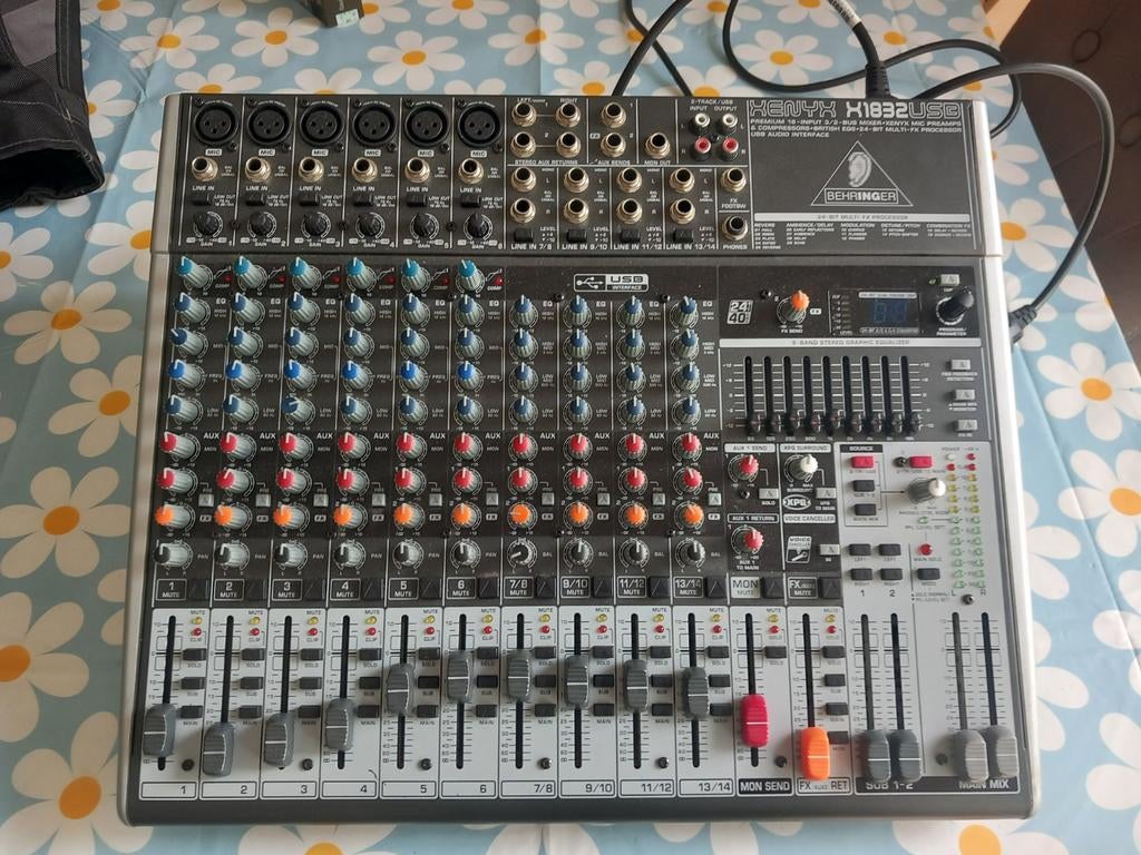 Behringer Xenyx X1832USB Mengpaneel, Muziek en Instrumenten, Mengpanelen, Ophalen of Verzenden, Zo goed als nieuw, 10 tot 20 kanalen