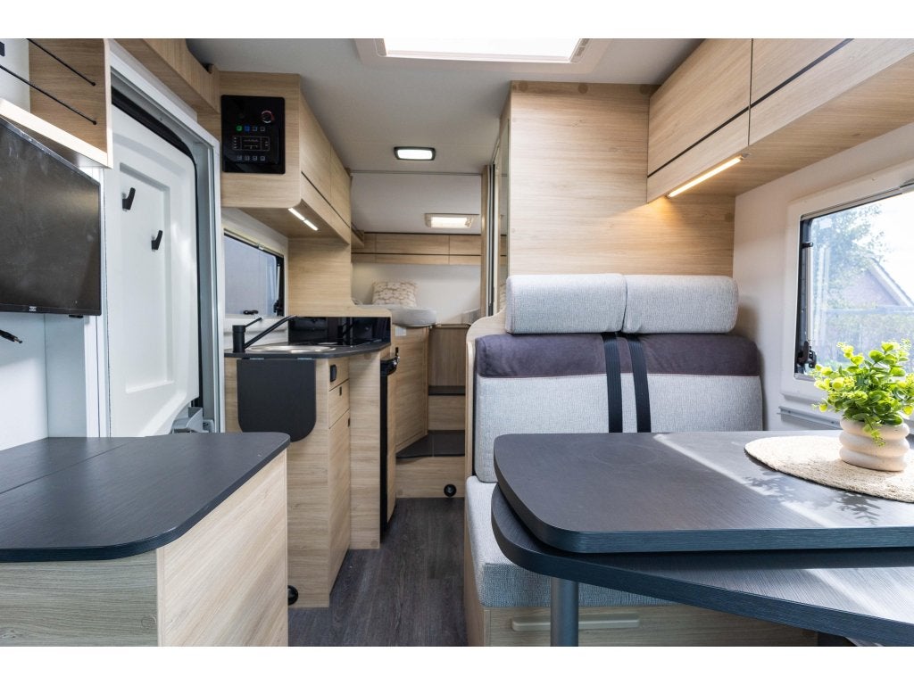 Challenger S217 Enkele bedden 2023 Webasto Zonnepaneel, Ringverwarming, Startonderbreker, Luifel, Ford