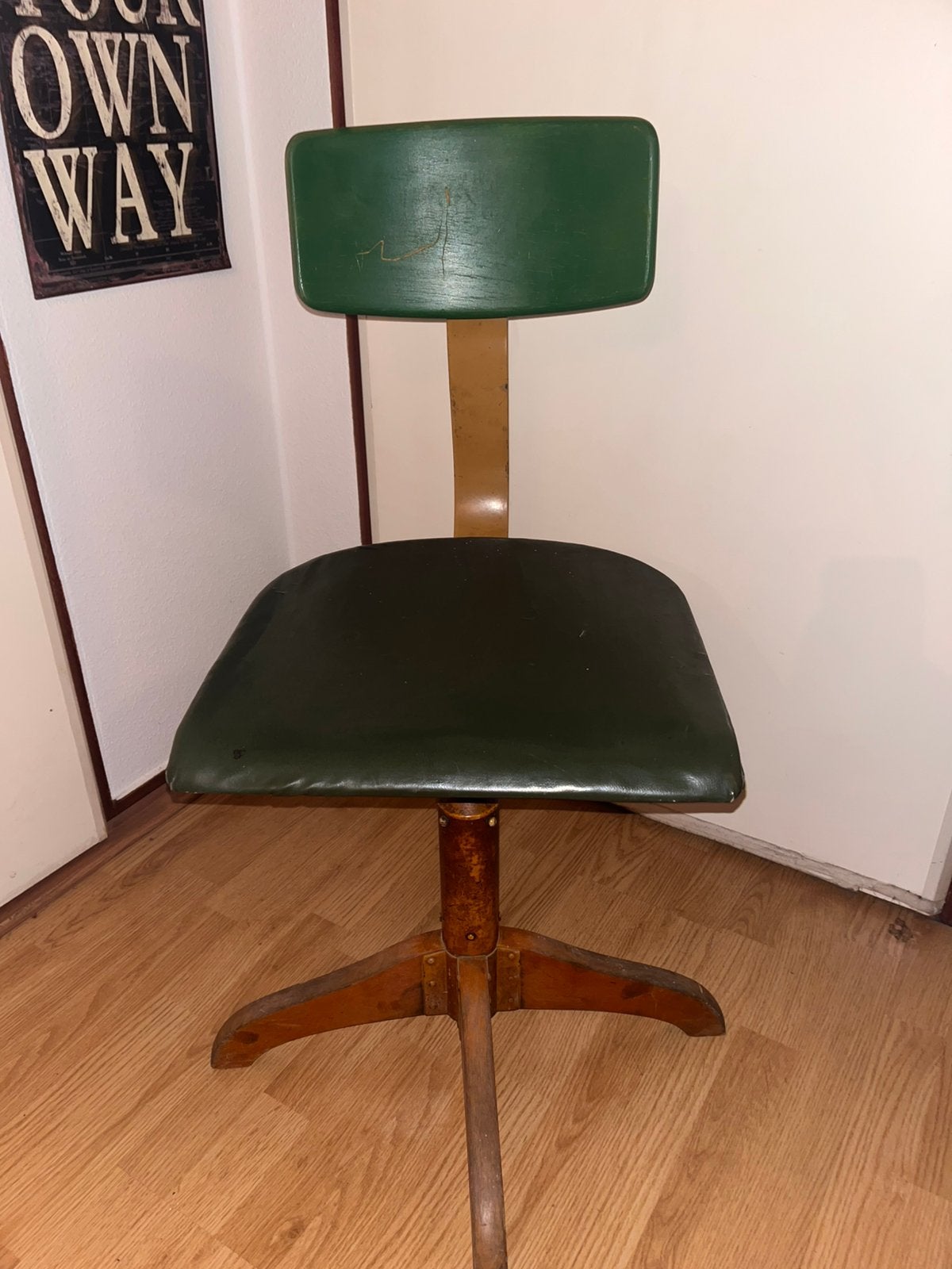 Ama Elastik Bauhaus werkstoel, Ophalen