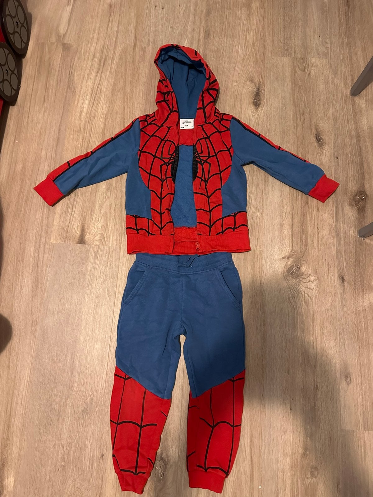 Spiderman trainingspak - Maat 104 (4 jaar), Ophalen of Verzenden, Gebruikt, Jongen