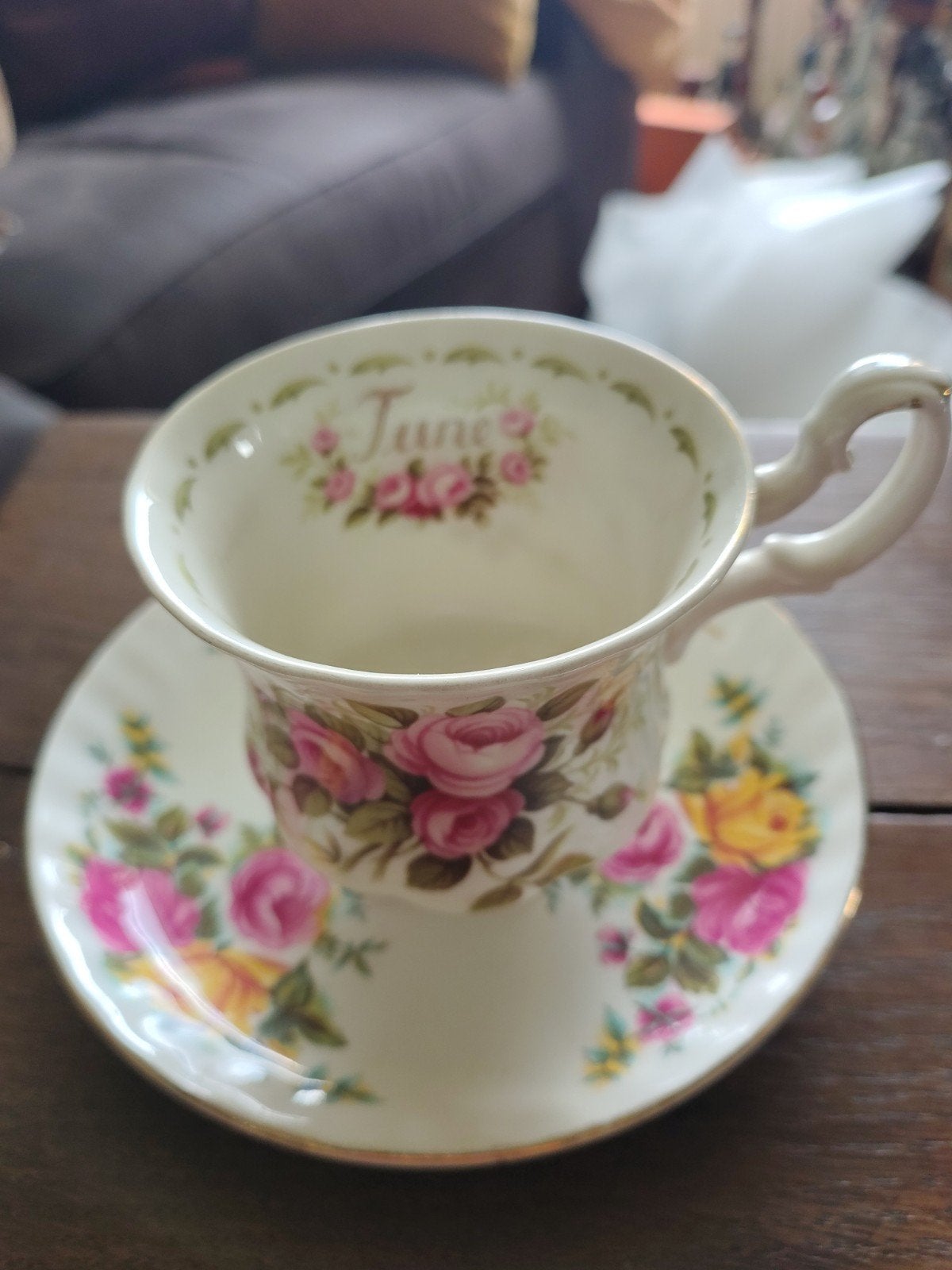 Royal Albert Flower of the Month Juni (Roses) Kop en Schotel, Ophalen of Verzenden