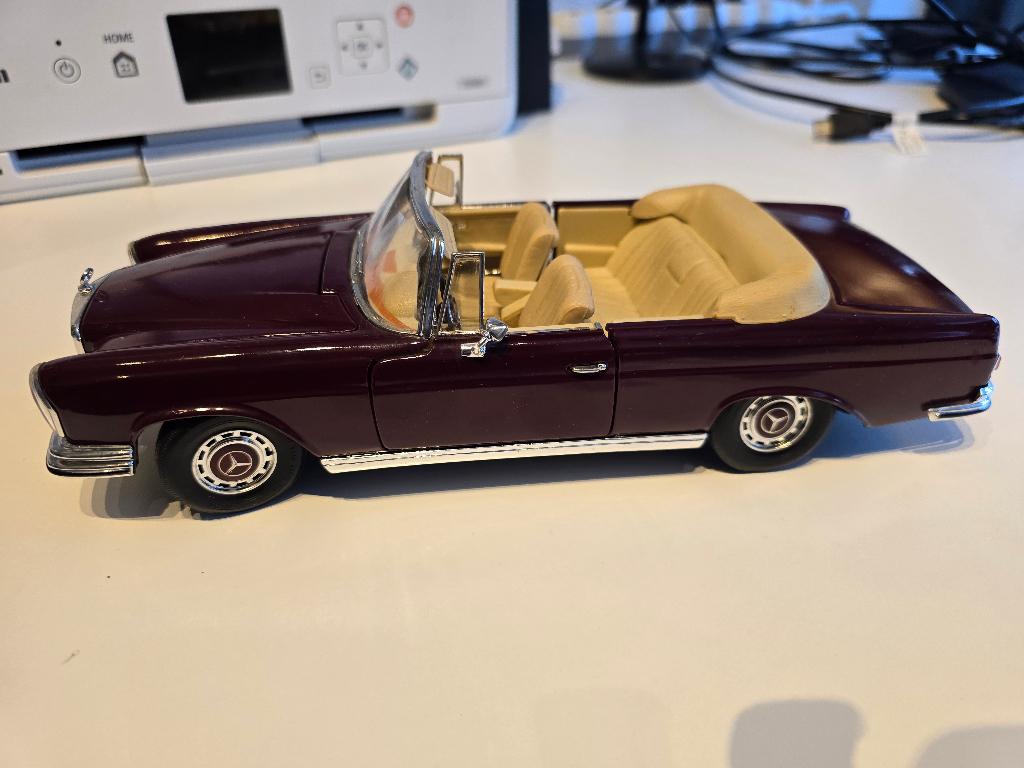 Mercedes-benz 280se 1966 1/18, Hobby en Vrije tijd, Modelauto's | 1:18, Ophalen of Verzenden, Gebruikt, Auto, Maisto