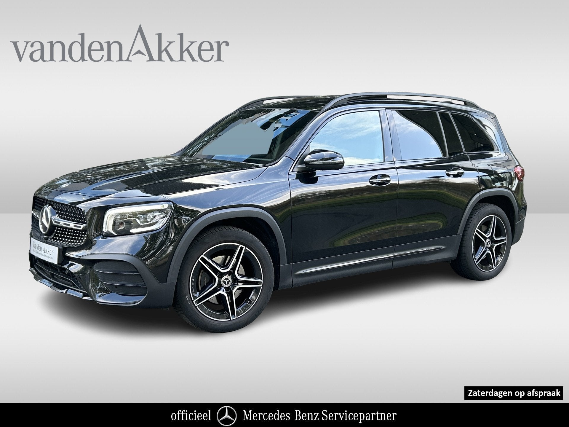 Mercedes-Benz GLB 180 AMG 7-pers // Trekhaak // Panoramadak, Auto's, 136 pk, Gebruikt, Zwart, 4 cilinders