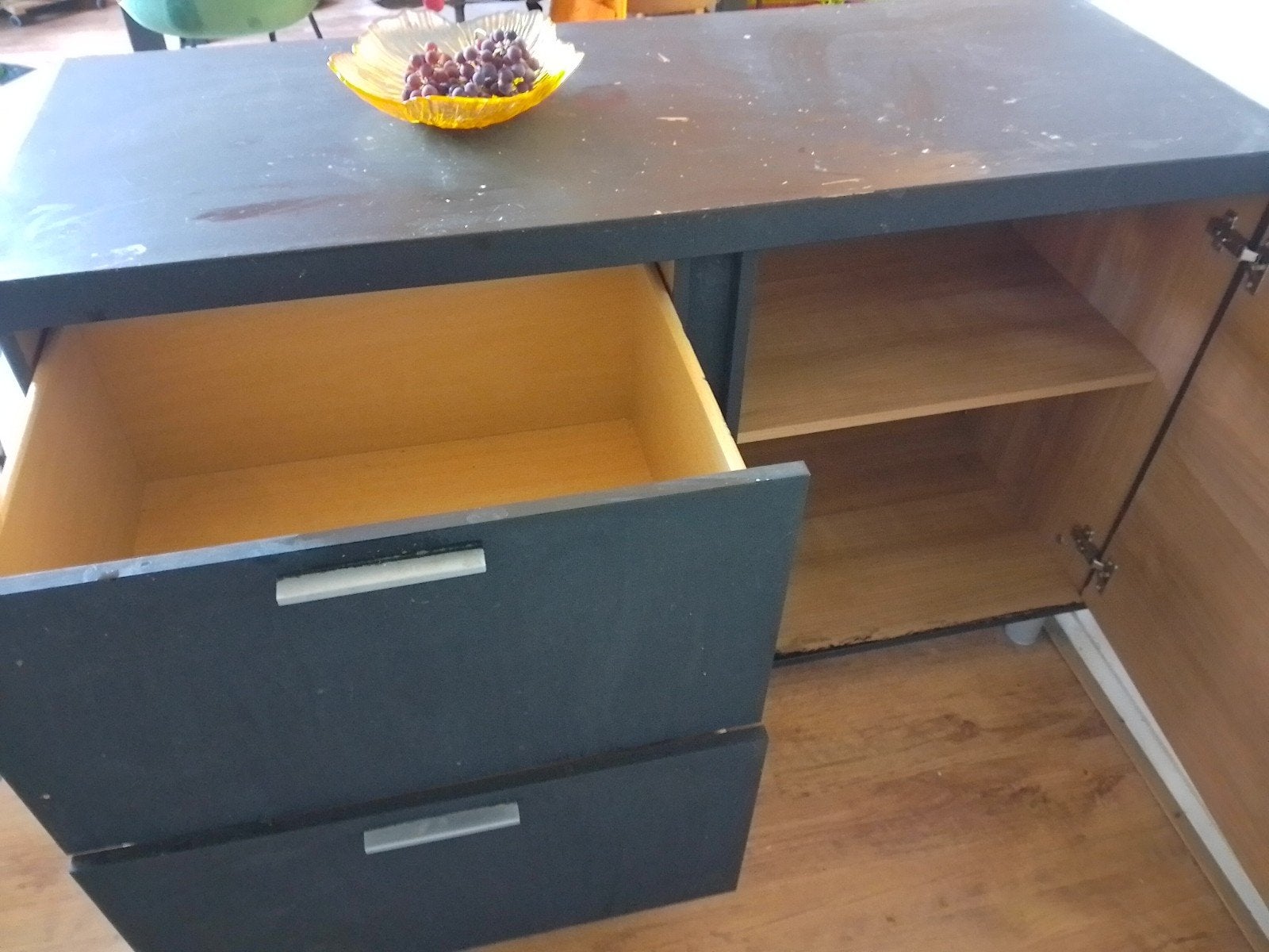 Zwarte kast, Huis en Inrichting, Ophalen, Gebruikt, Overige houtsoorten, 50 tot 75 cm