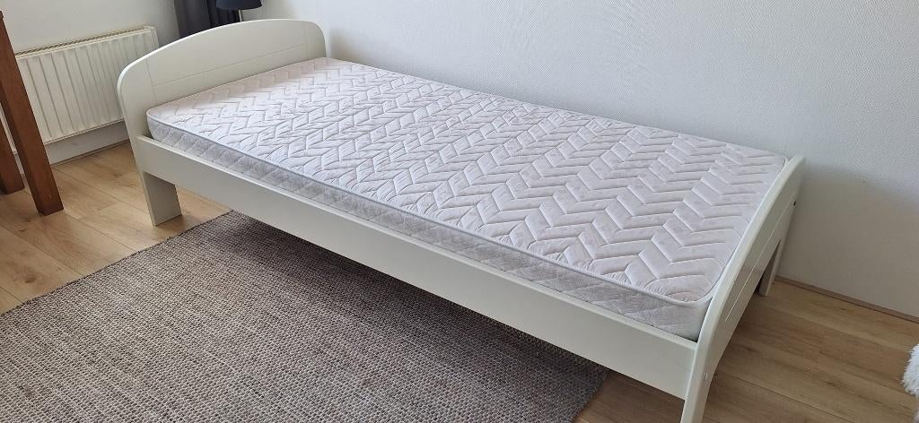 eenpersoonsbed met lattenbodem en matras., Ophalen, Overige materialen, 90 cm, Eenpersoons