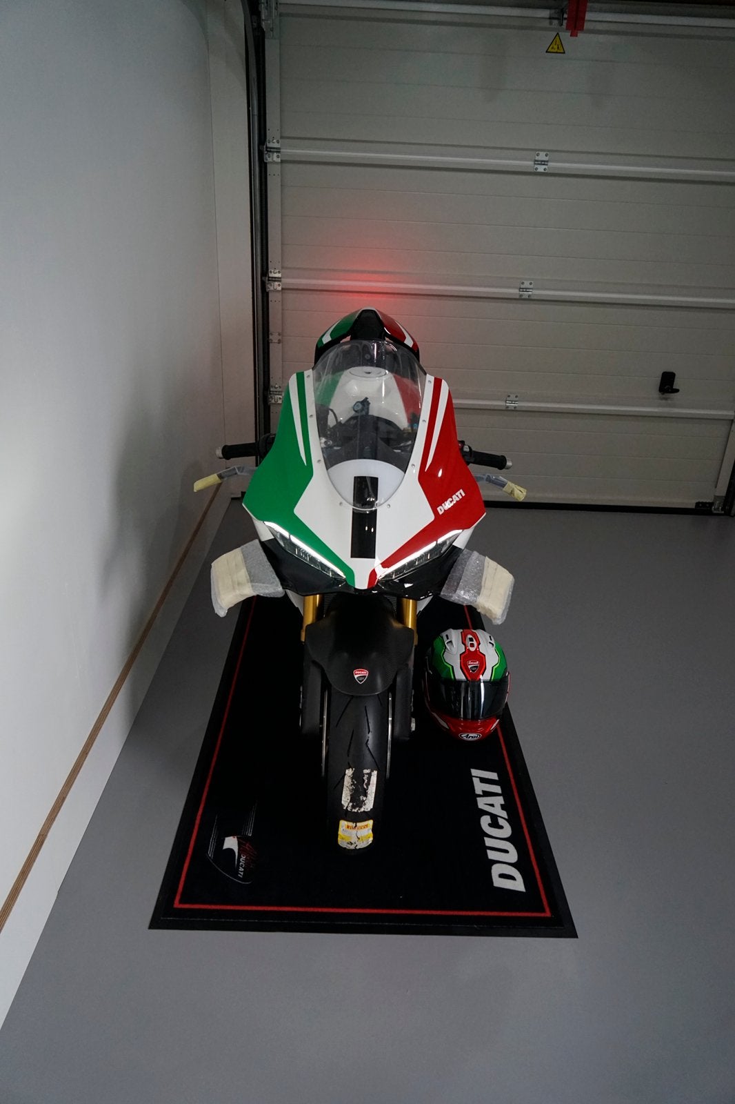 Ducati Panigale V4 Tricolore Limited Edition 1/1000 NIEUWBTW, Motoren, Bedrijf, Super Sport, Meer dan 35 kW, Handgeschakeld