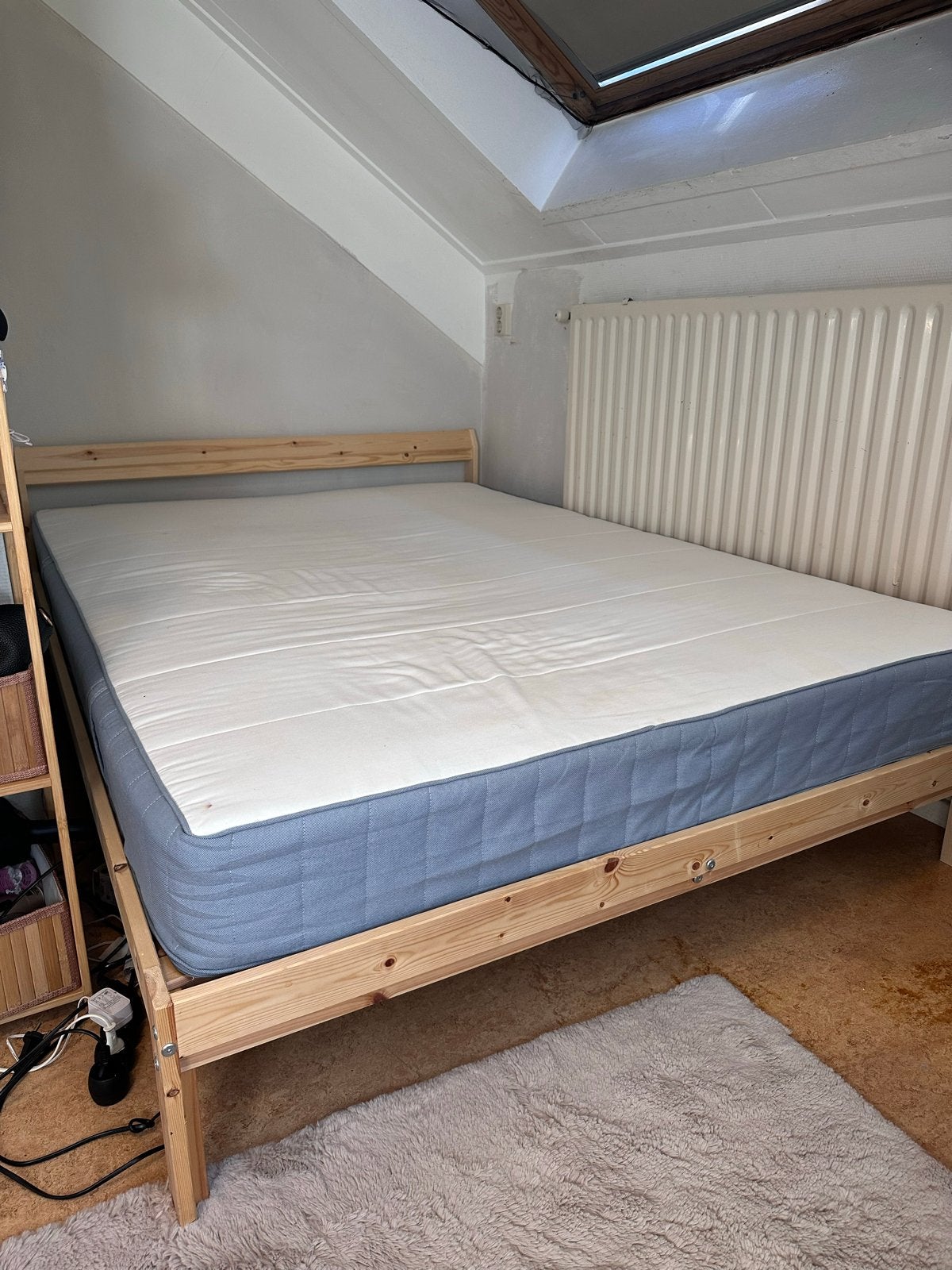 Ikea TARVA bedframe met VESTERÖY matras (160x200 cm), Huis en Inrichting, Slaapkamer | Bedden, Tweepersoons, Ophalen of Verzenden