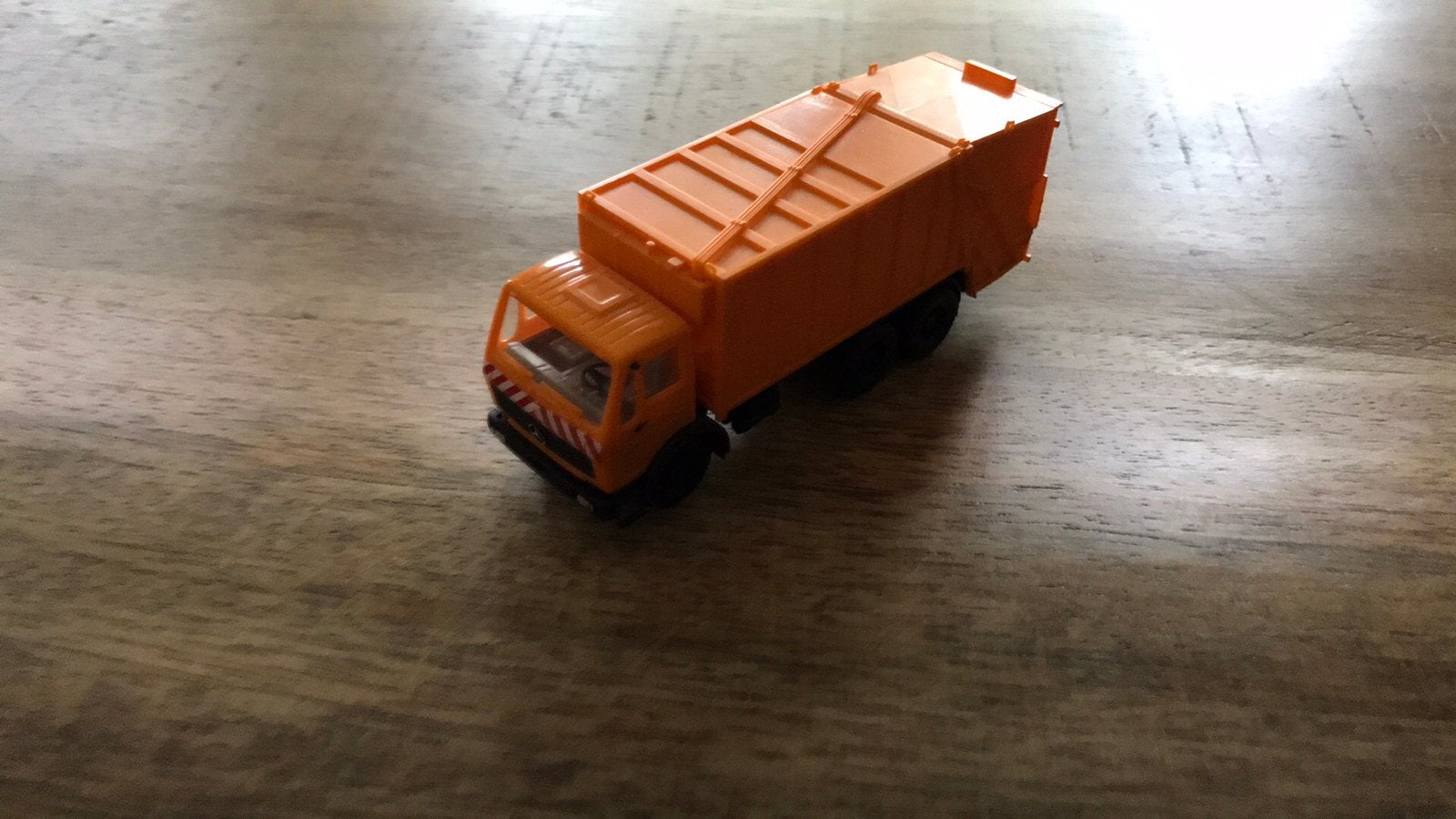 Mercedes vuilniswagen oranje €4,00 ex verzendkosten, Ophalen of Verzenden, Nieuw, Bus of Vrachtwagen, Overige merken