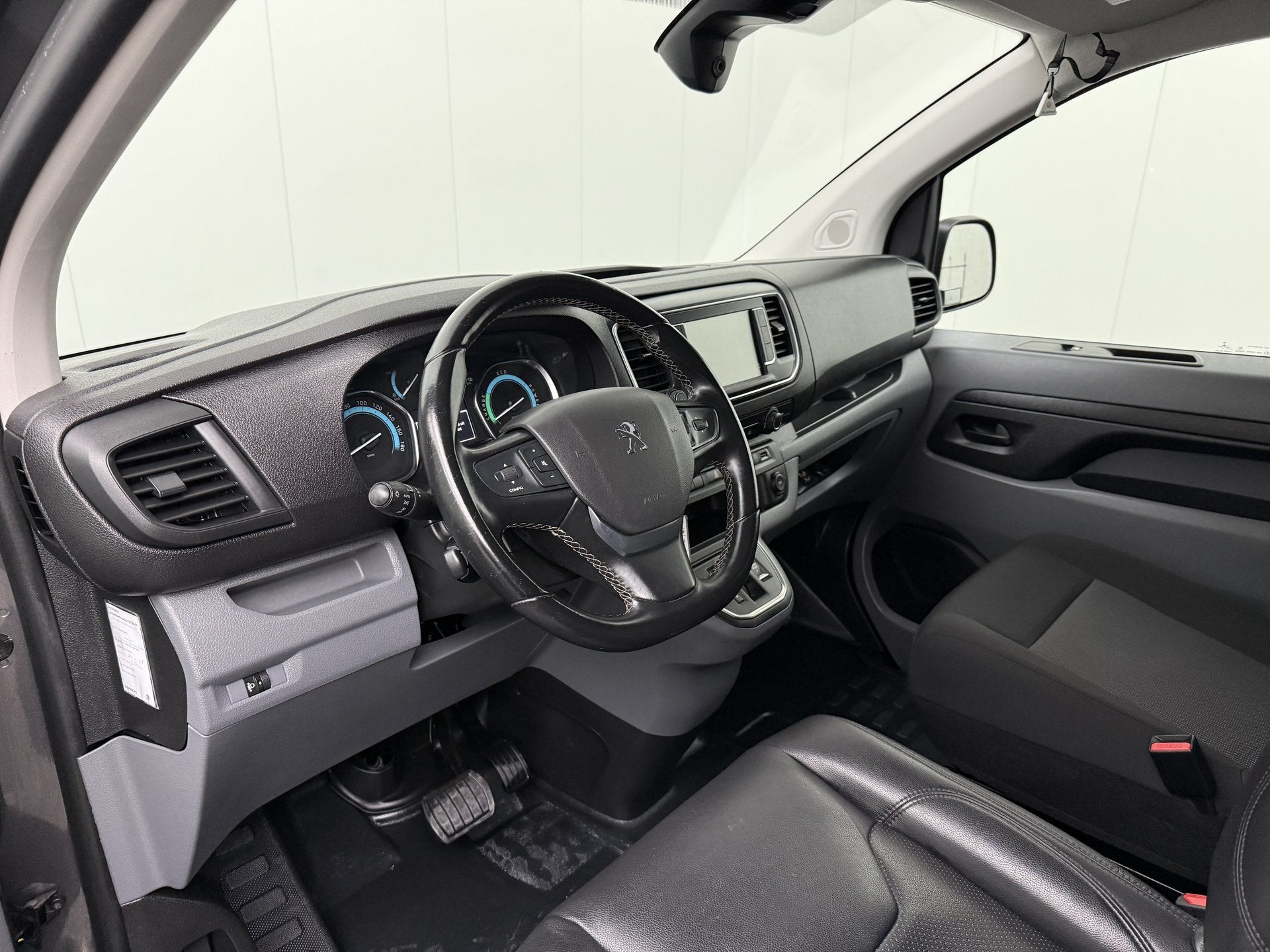 Peugeot e-Expert Lang Premium 75 kWh | Elektrisch | SOH 87,8, 136 pk, Gebruikt, Leder en Stof, Origineel Nederlands