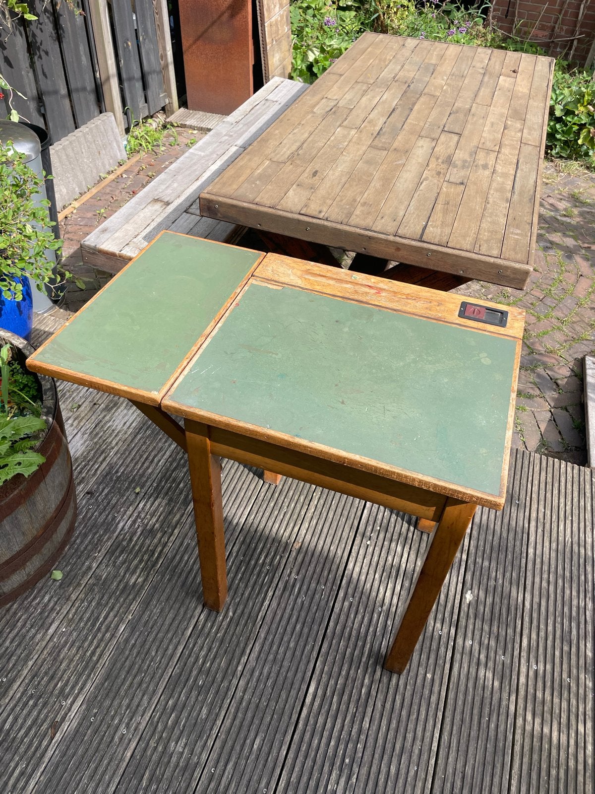 Vintage houten schooltafeltje met opbergruimte, Ophalen