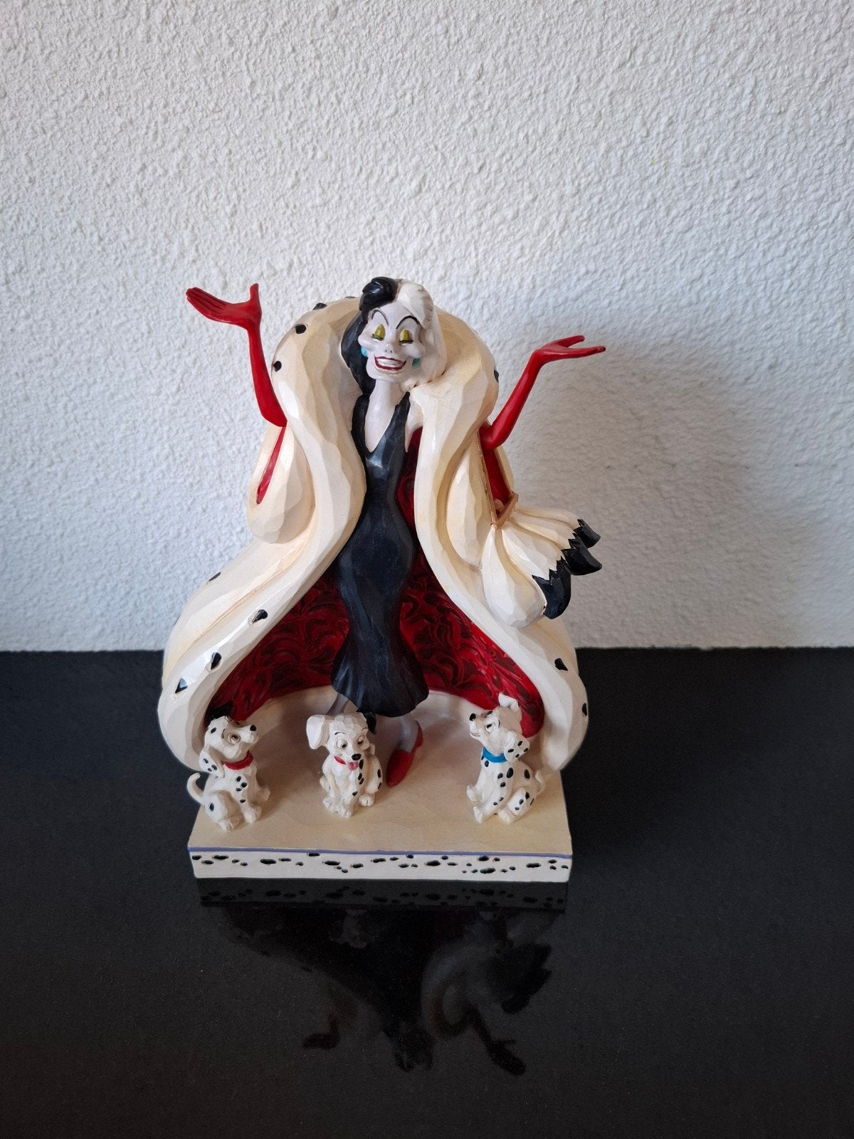 disney traditions cruella 101 dalmatiers, Verzamelen, Disney, Ophalen, Zo goed als nieuw, Beeldje of Figuurtje