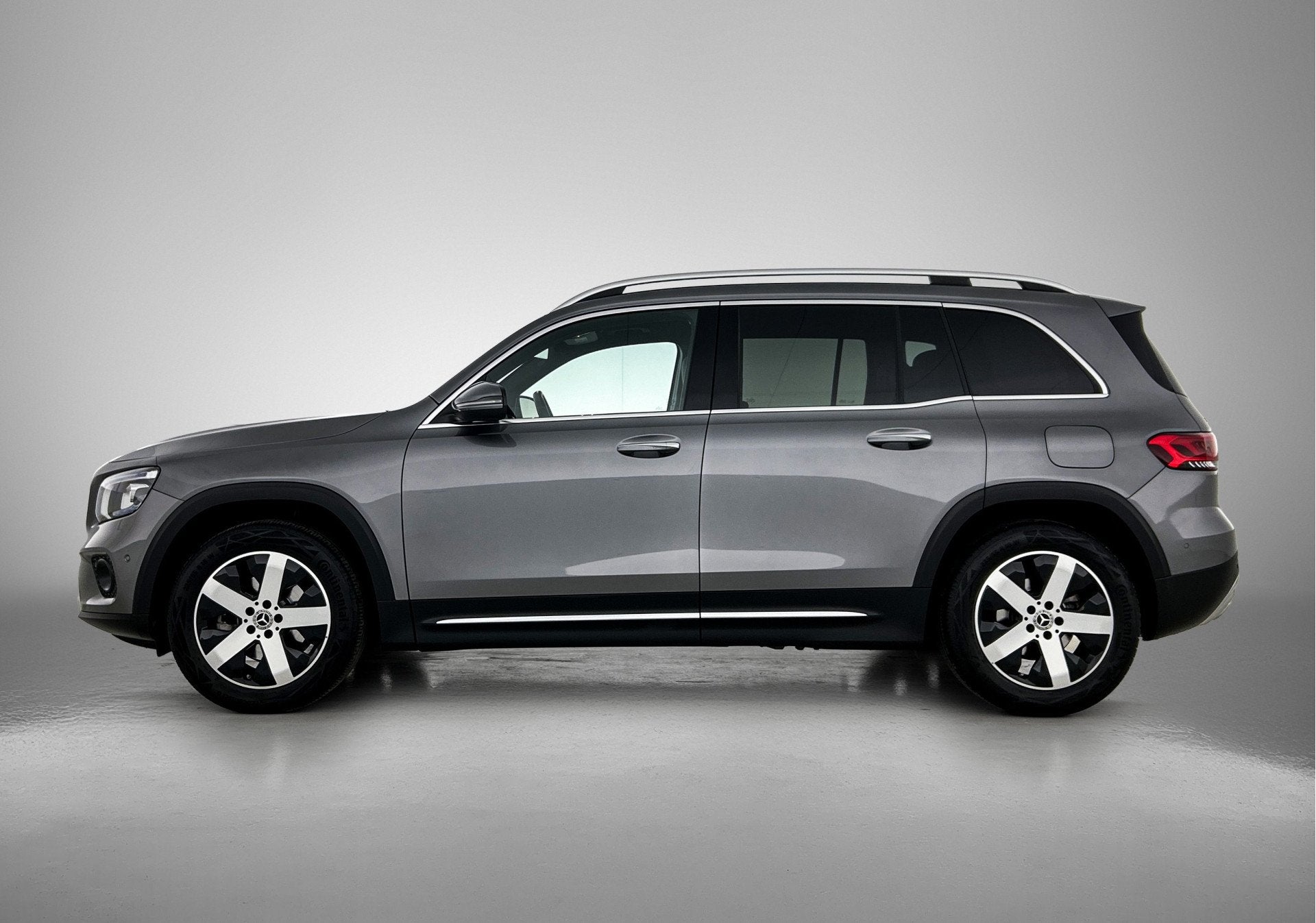 Mercedes-Benz GLB 200 Progressive | Sfeerverlichting | CarPl, 12 maanden, 4 cilinders, Leder en Stof, 163 pk