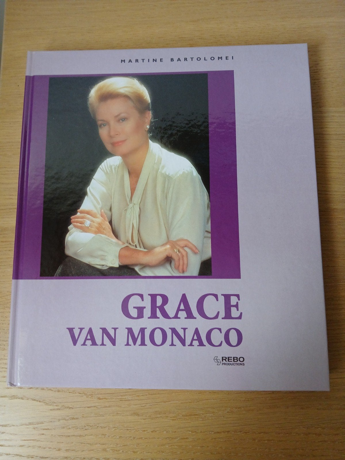 Grace van Monaco - Martine Bartolomei, Boeken, Biografieën, Zo goed als nieuw, Film, Tv en Media, Ophalen of Verzenden