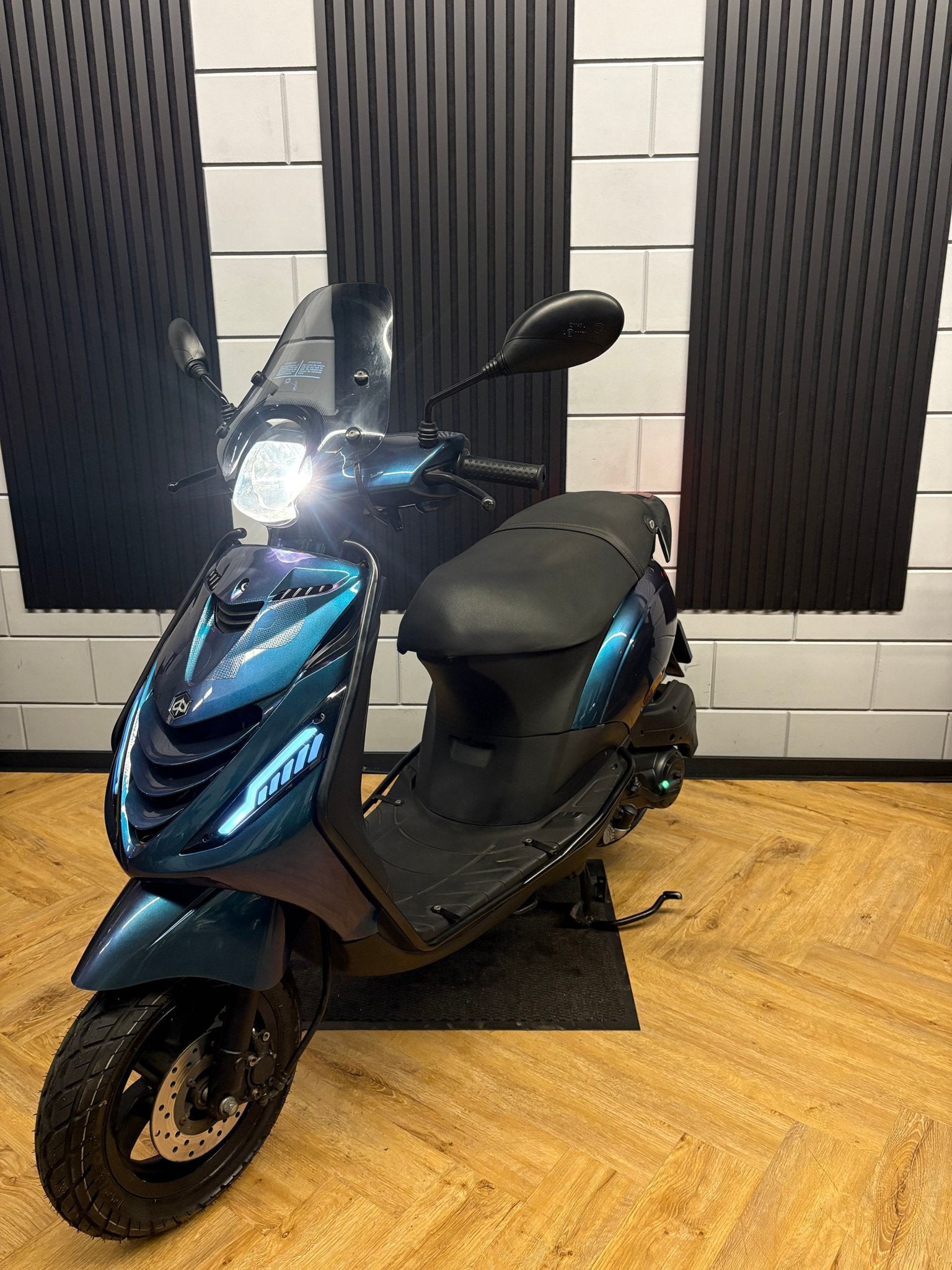 PIAGGIO ZIP 4T 2V 2017 BROM FULL OPTION GLANS CAMELEON, -, Maximaal 45 km/u, -, Zip