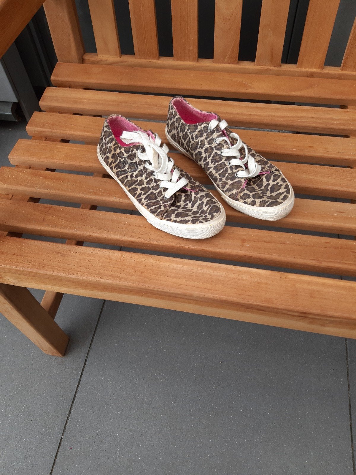 Dames panter print sneakers mt 40 Guess, Kleding | Dames, Schoenen, Ophalen of Verzenden, Zo goed als nieuw, Bruin, Sneakers of Gympen