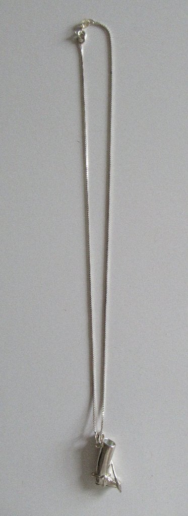 Zilver kettinkje met hanger van een paardrijlaars, Ophalen, Met hanger, Nieuw, Zilver