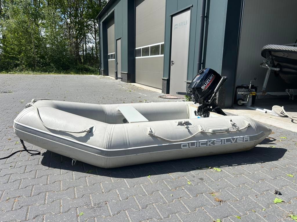 Quicksilver 270 met 5PK Suzuki Fourstroke, Watersport en Boten, Rubberboten, Ophalen, 5 pk, Zo goed als nieuw, Pomp