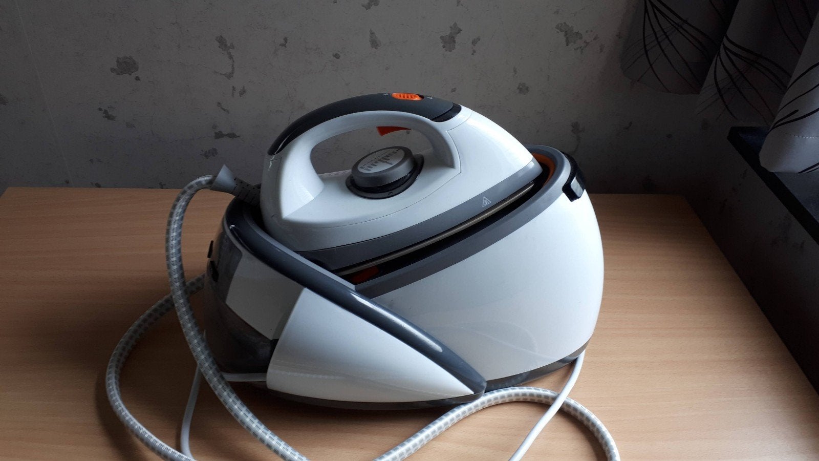 Quigg Stoomstrijkijzer met Stoomgenerator, Ophalen, Zo goed als nieuw, Strijkijzer met snoer