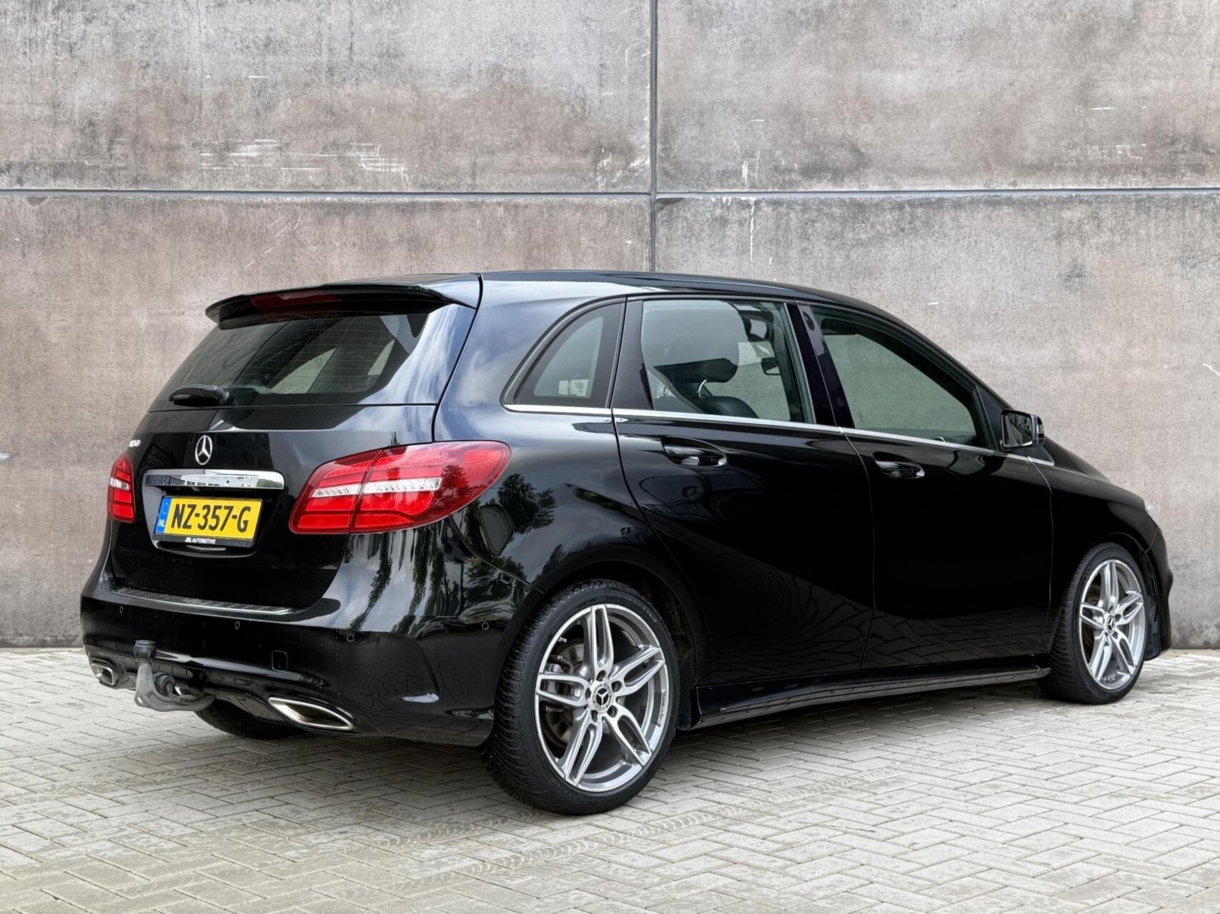Mercedes B-klasse 180 Business Solution AMG | Trekhaak | Car, 1325 kg, Gebruikt, 4 cilinders, Met garantie (alle)