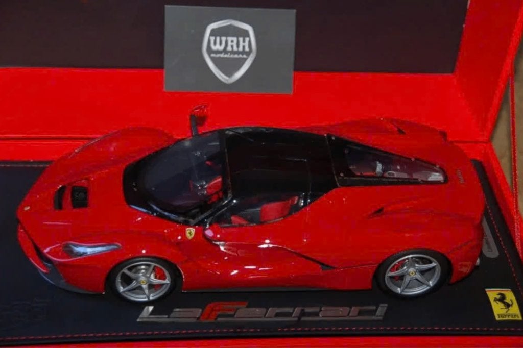 1:18 FERRARI LAFERRARI rosso corsa BBR SCHADE in box WRH, Verzenden, Gebruikt, Auto, Overige merken