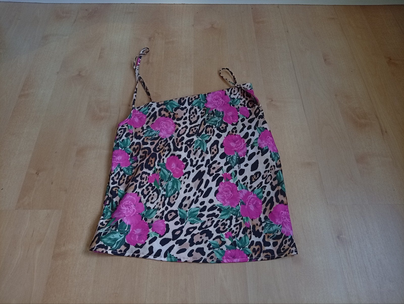 Panterprint top met roze bloemen, Ophalen of Verzenden, Zo goed als nieuw, Roze, Maat 36 (S)