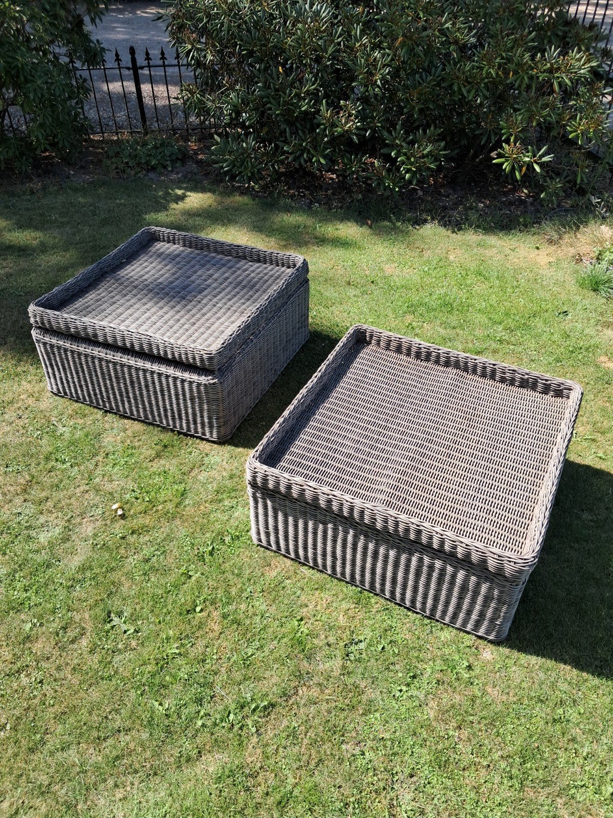 zgan tuintafels met dienbladen, Tuin en Terras, Ophalen, Zo goed als nieuw