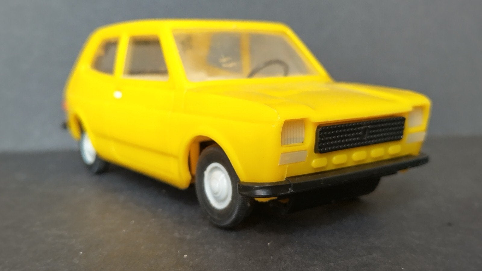 Fiat 127 1:20 Piko Anker DDR Pol, Auto, Verzenden, Ddr, Zo goed als nieuw