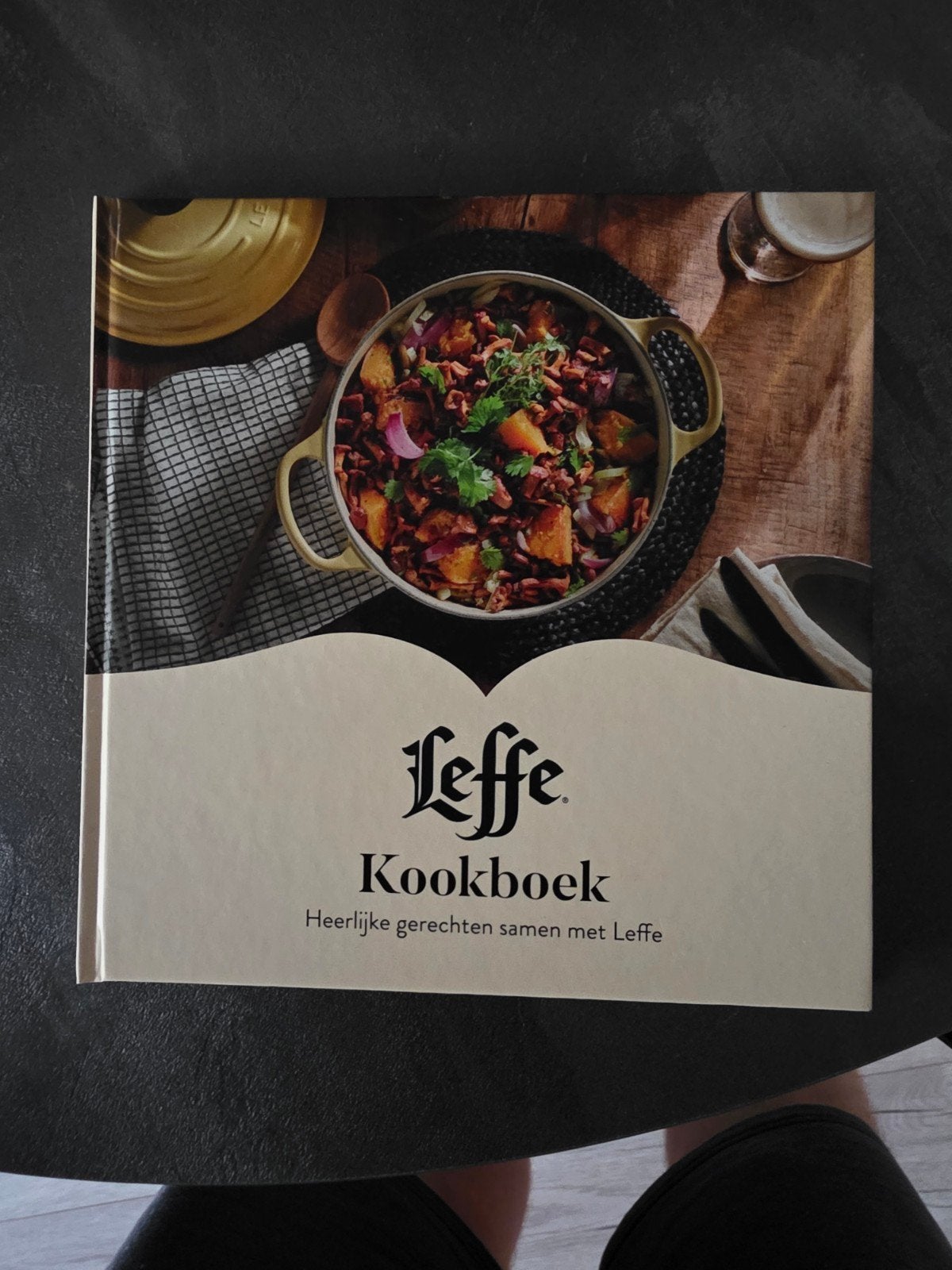 Leffe Kookboek - Heerlijke gerechten samen met Leffe, Voorgerechten en Soepen, Zo goed als nieuw, Overige gebieden, Fiona de Lange en Hugo Kennis