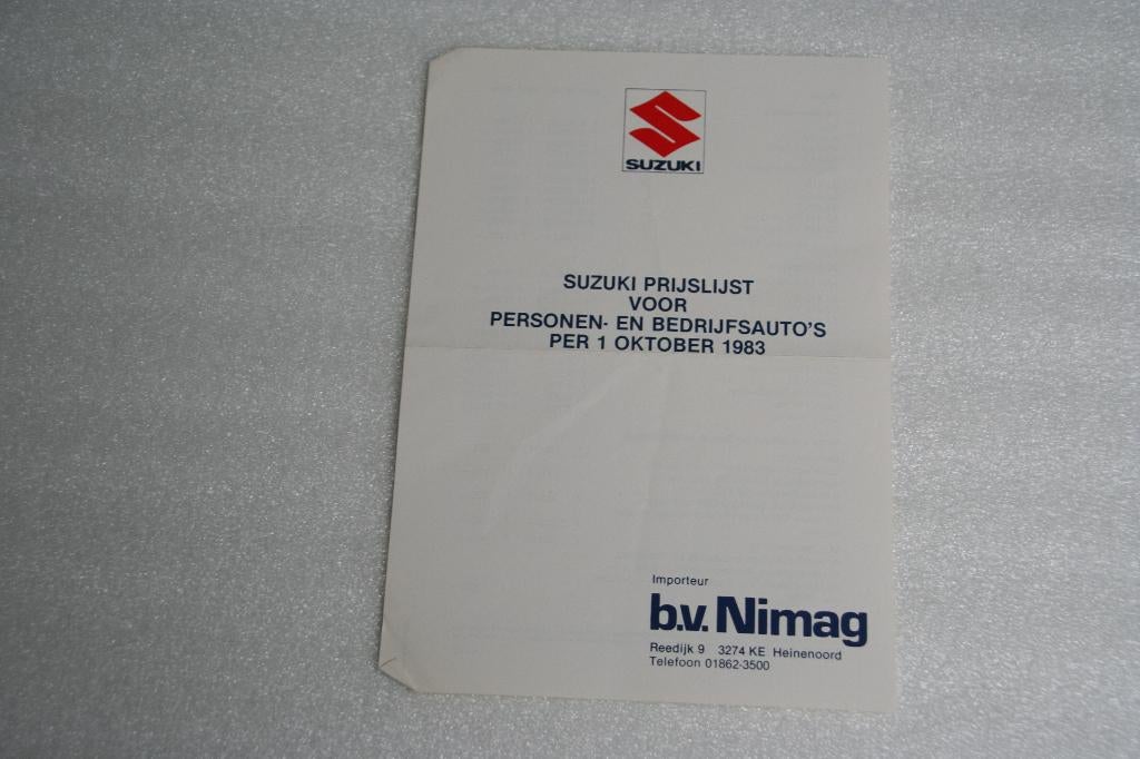 Folder Suzuki prijslijst (1-10-1983) (1), Ophalen of Verzenden, Gelezen, Overige merken