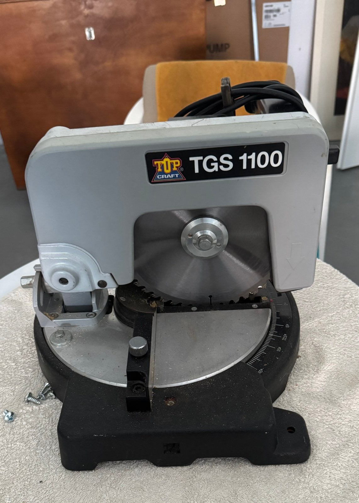 TGS 1100 afkortzaag, Ophalen, Gebruikt, 600 tot 1200 watt, Afkortzaag