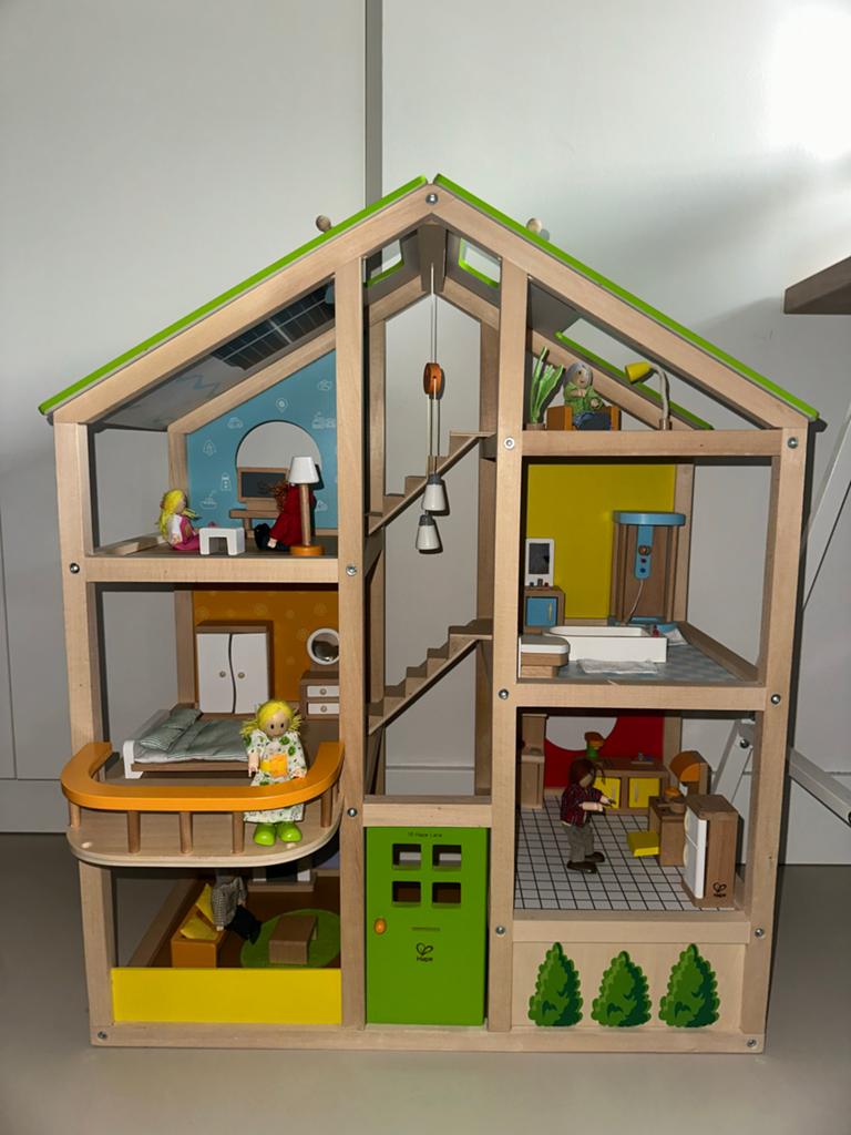 Hape Poppenhuis - Zo goed als nieuw, Kinderen en Baby's, Speelgoed | Poppenhuizen, Ophalen, Zo goed als nieuw, Poppenhuis