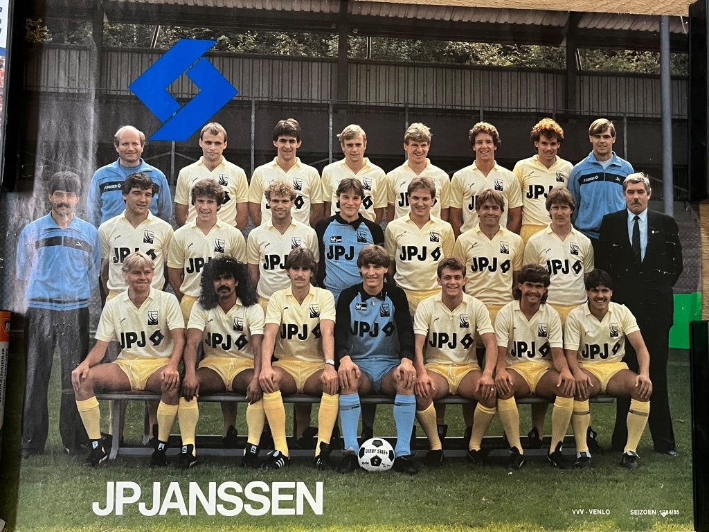 VVV-Venlo elftalfoto seizoen 1984/85 JP Janssen, Verzamelen, Ophalen of Verzenden, Gebruikt, Overige binnenlandse clubs, Poster, Plaatje of Sticker