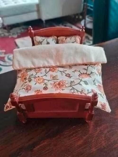 Reutter Miniaturen bed met 2 kussens en dekbed, Ophalen of Verzenden, Zo goed als nieuw, Poppenhuis