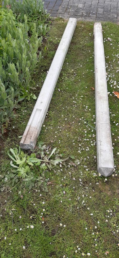 Betonpalen beton palen 2 st, Ophalen, Palen