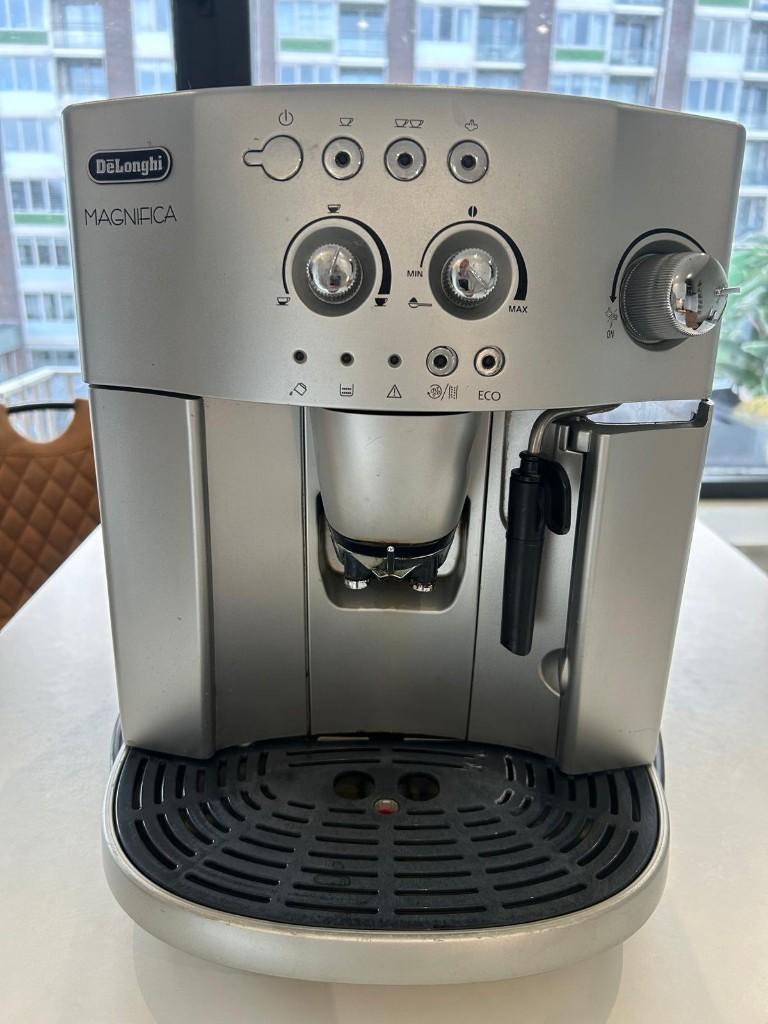 DeLonghi Magnifica volautomatische koffiemachine, Witgoed en Apparatuur, Koffiezetapparaten, Ophalen, Koffiemachine, Zo goed als nieuw