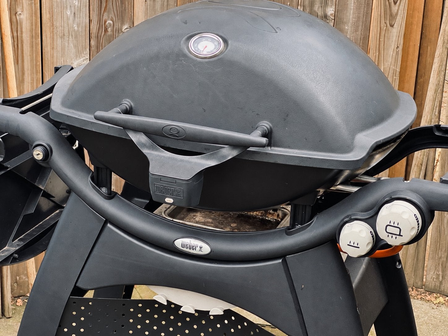 ZEER NETTE! Weber Q3200 Premium - BAKPLAAT en Weber HOES!, Tuin en Terras, Ophalen, Gebruikt