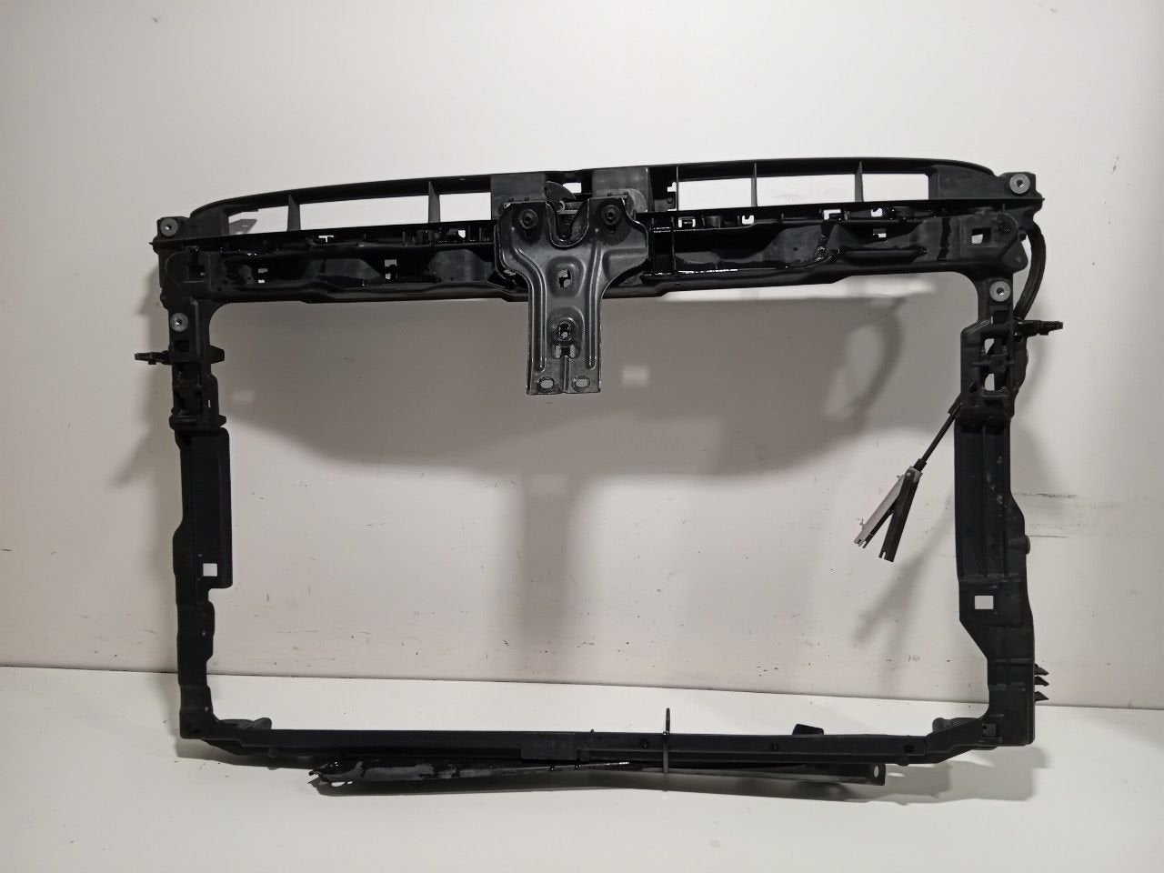 Voorfront slotplaat Volkswagen Golf, Onderdelen@venauto.nl, Van der Ven Autorecycling B.V., Gebruikt, Ettenseweg 76, 4706 PB Roosendaal, The Netherlands