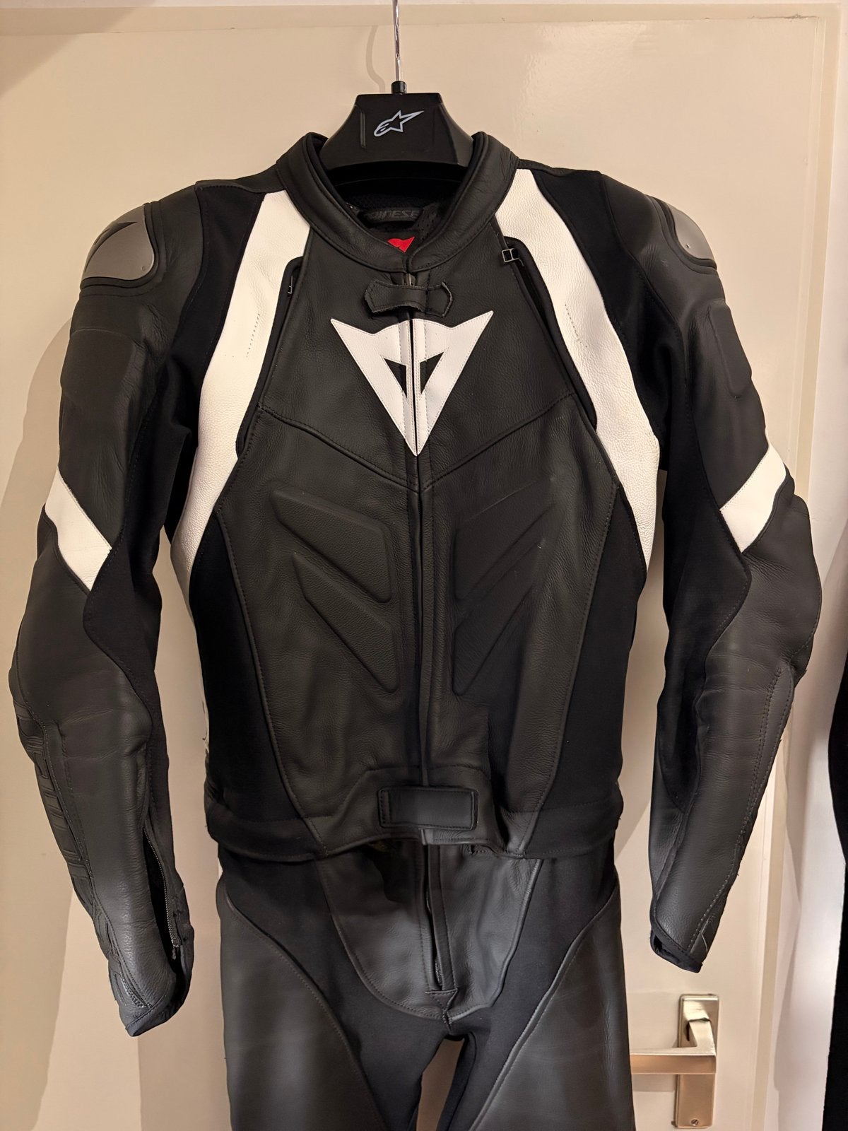 Dainese 2 delig motorpak maat 98, nieuwstaat, Motoren, Kleding | Motorkleding, Ophalen, Nieuw zonder kaartje, Heren, Combipak