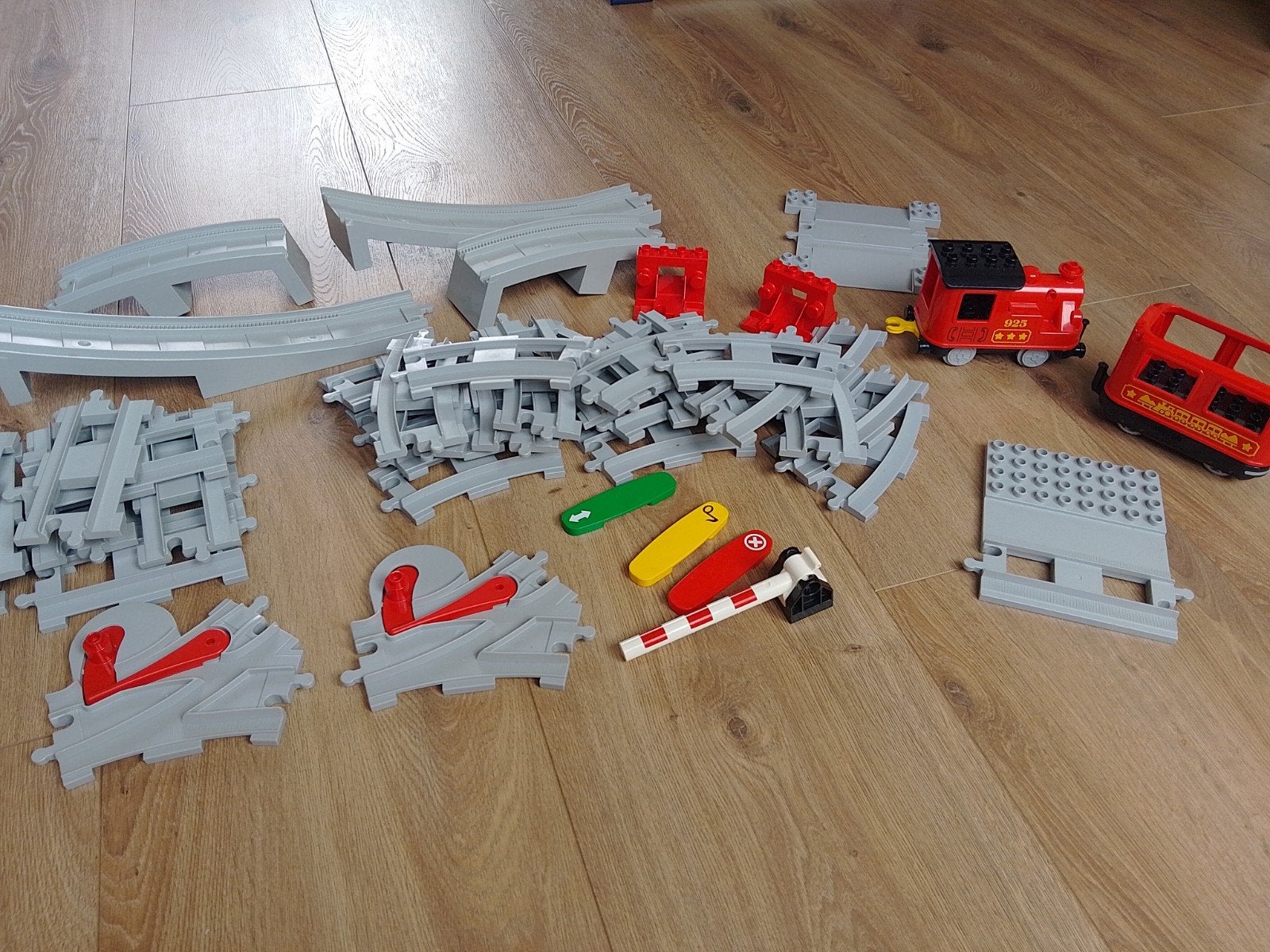 Duplo treinrails set met brug en wissels