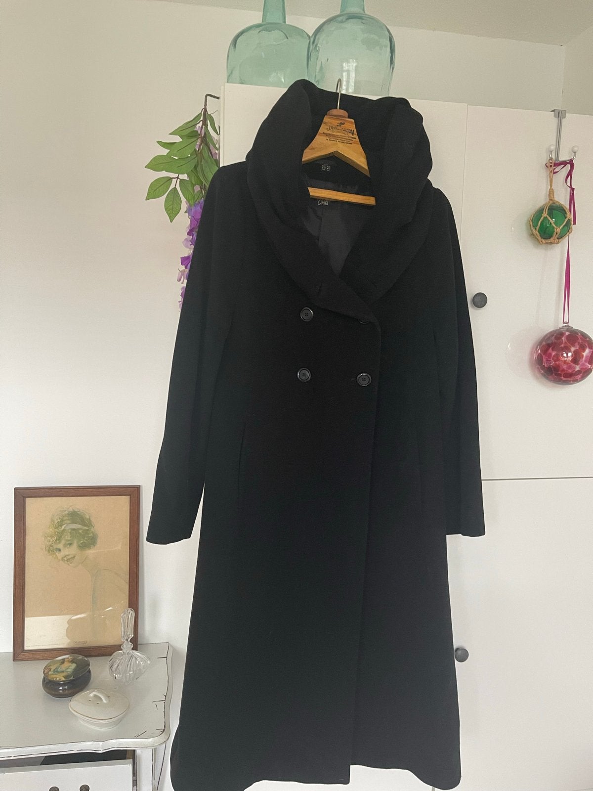 Zwarte wollen jas met capuchon kraag van Milo, Kleding | Dames, Jassen | Winter, Ophalen of Verzenden, Zo goed als nieuw, Maat 38/40 (M)