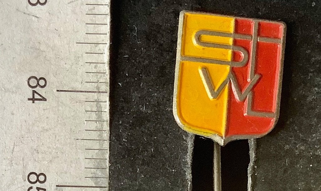 speld, Voetbal, S.T.W. (AR, Ophalen of Verzenden, Gebruikt, Sport, Speldje of Pin