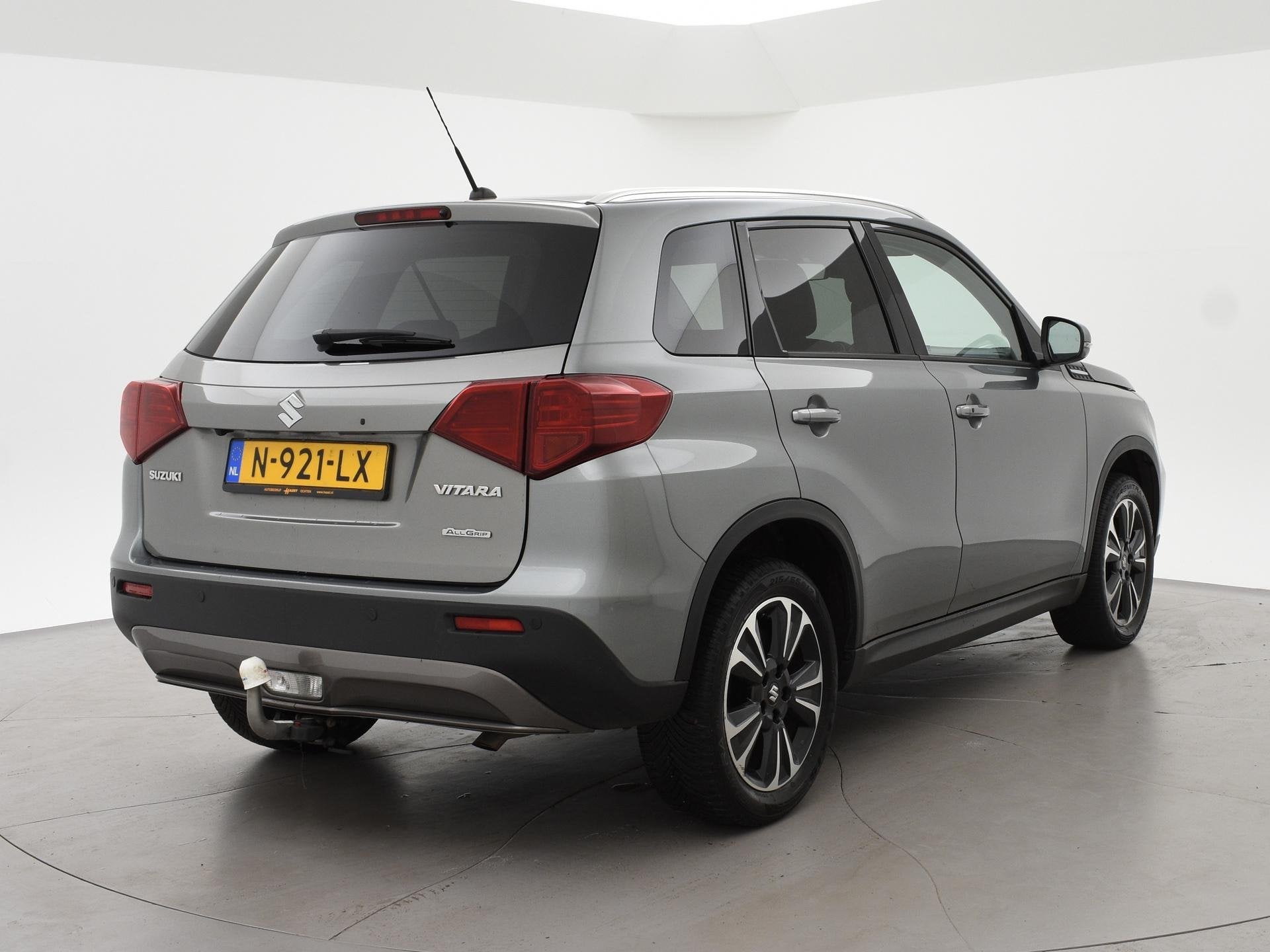 Suzuki Vitara 1.4 140 PK BOOSTERJET ALLGRIP STIJL + TREKHAAK, Auto's, Gebruikt, Euro 6, 4 cilinders, 400 kg